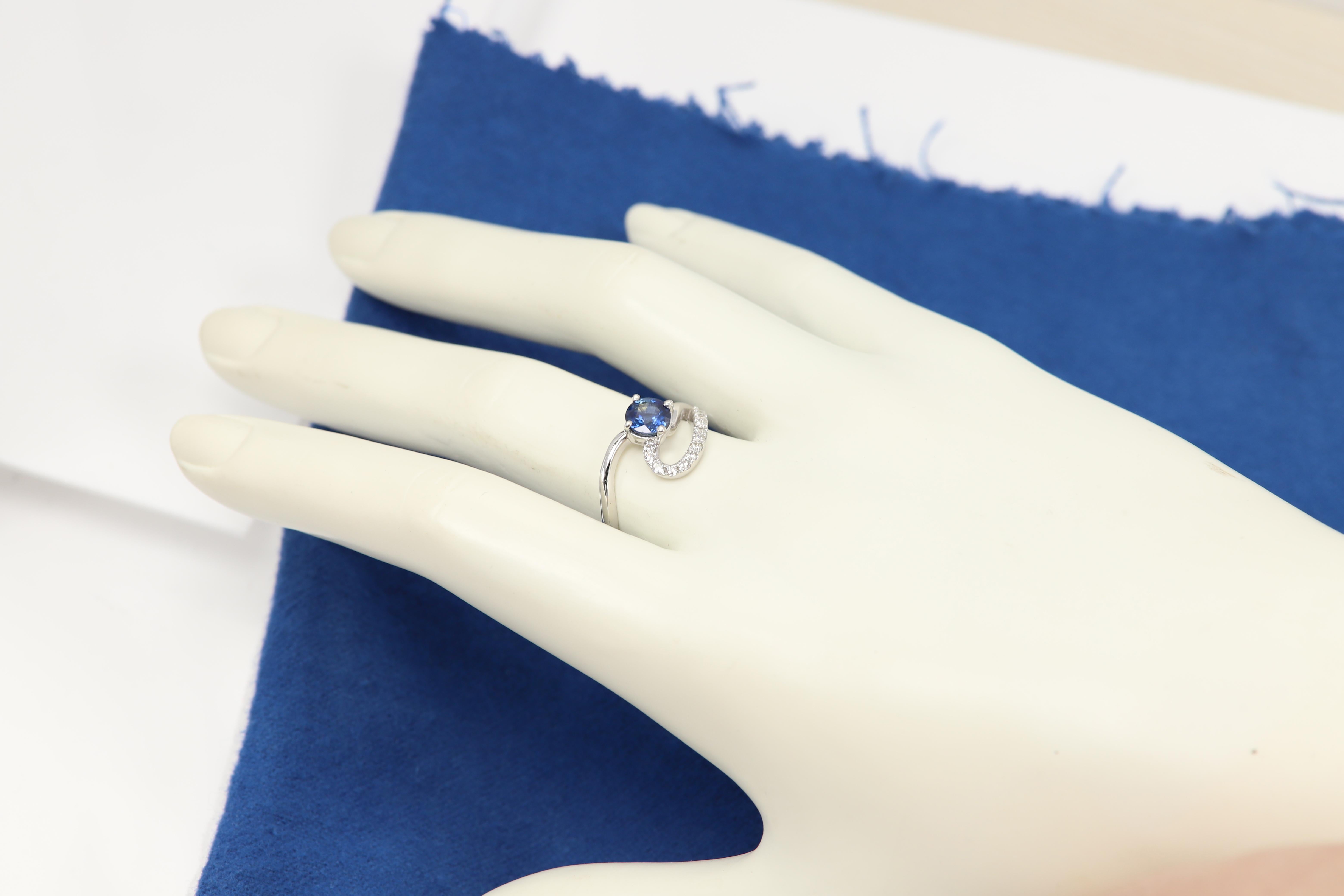 Women's Round Sapphire Artistic Gold Ring 14 Karat White Gold Blue Sapphire Ring
