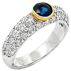 Round Sapphire Bezel Set in Yellow Gold with Pavé Set Diamonds in 18K White Gold