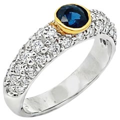 Round Sapphire Bezel Set in Yellow Gold with Pavé Set Diamonds in 18K White Gold