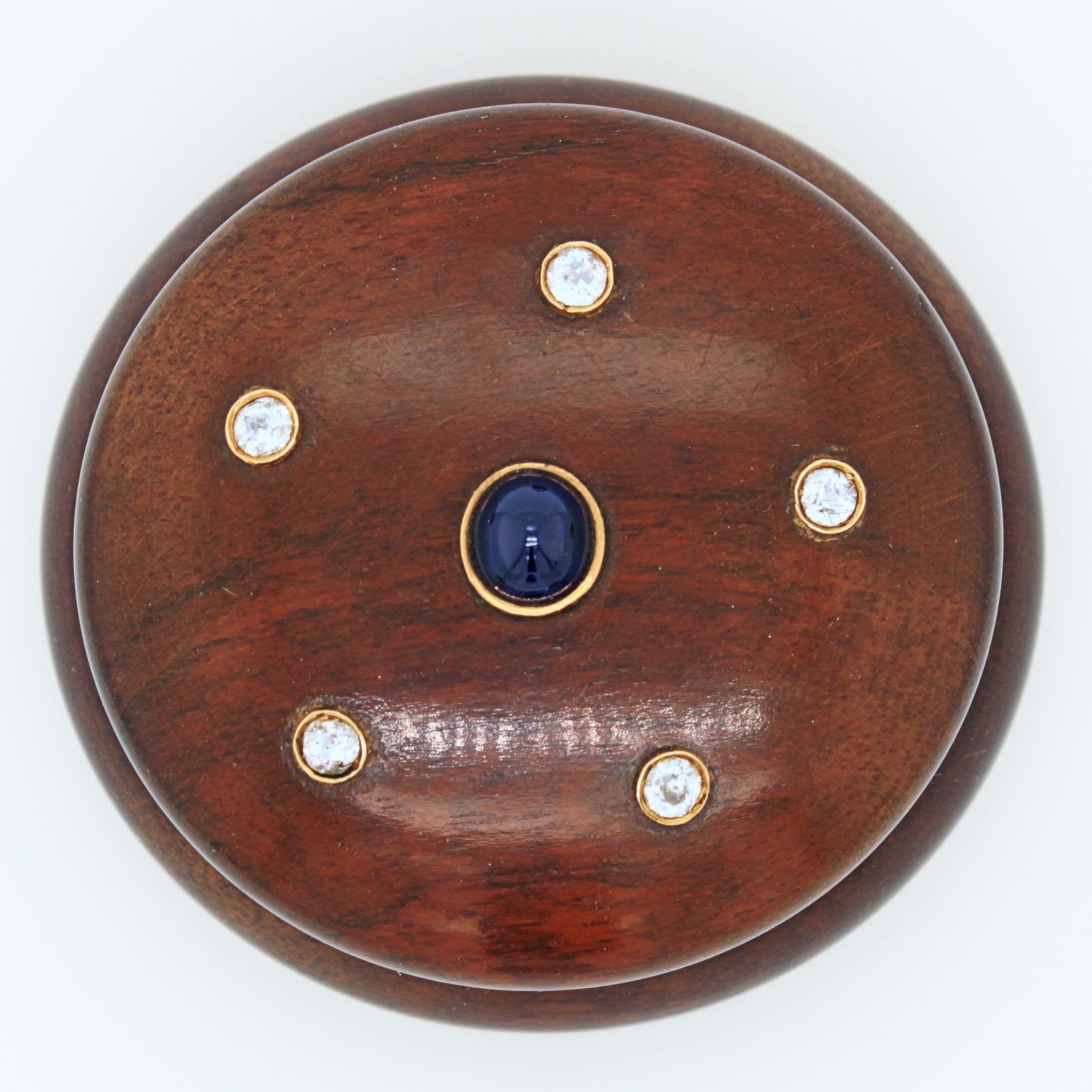 Pillendose mit rundem Saphir und Diamant aus Holz, um 1900 (Kegel-Cabochon) im Angebot