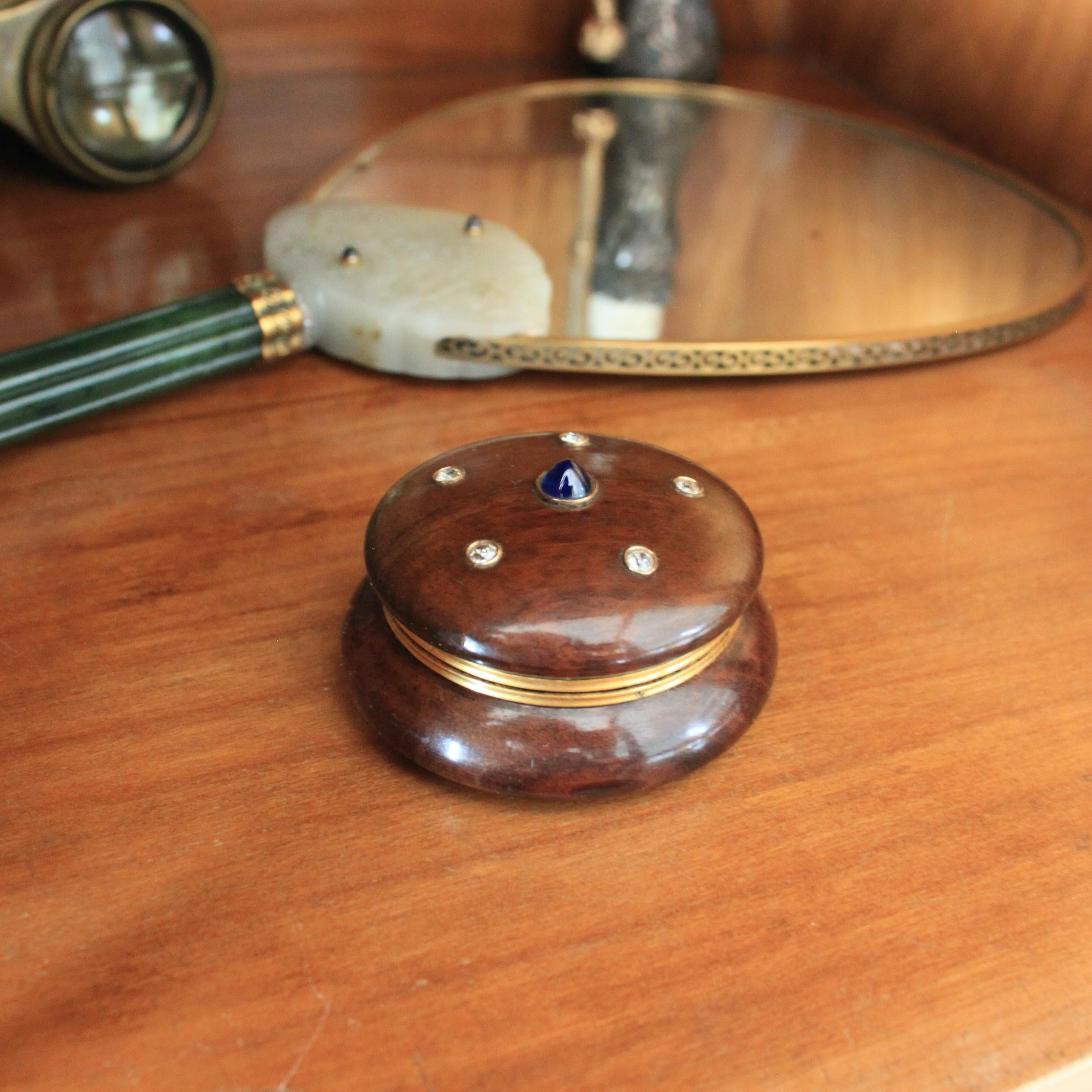 Round Sapphire Diamond and Wood Pillbox, circa 1900 For Sale 2