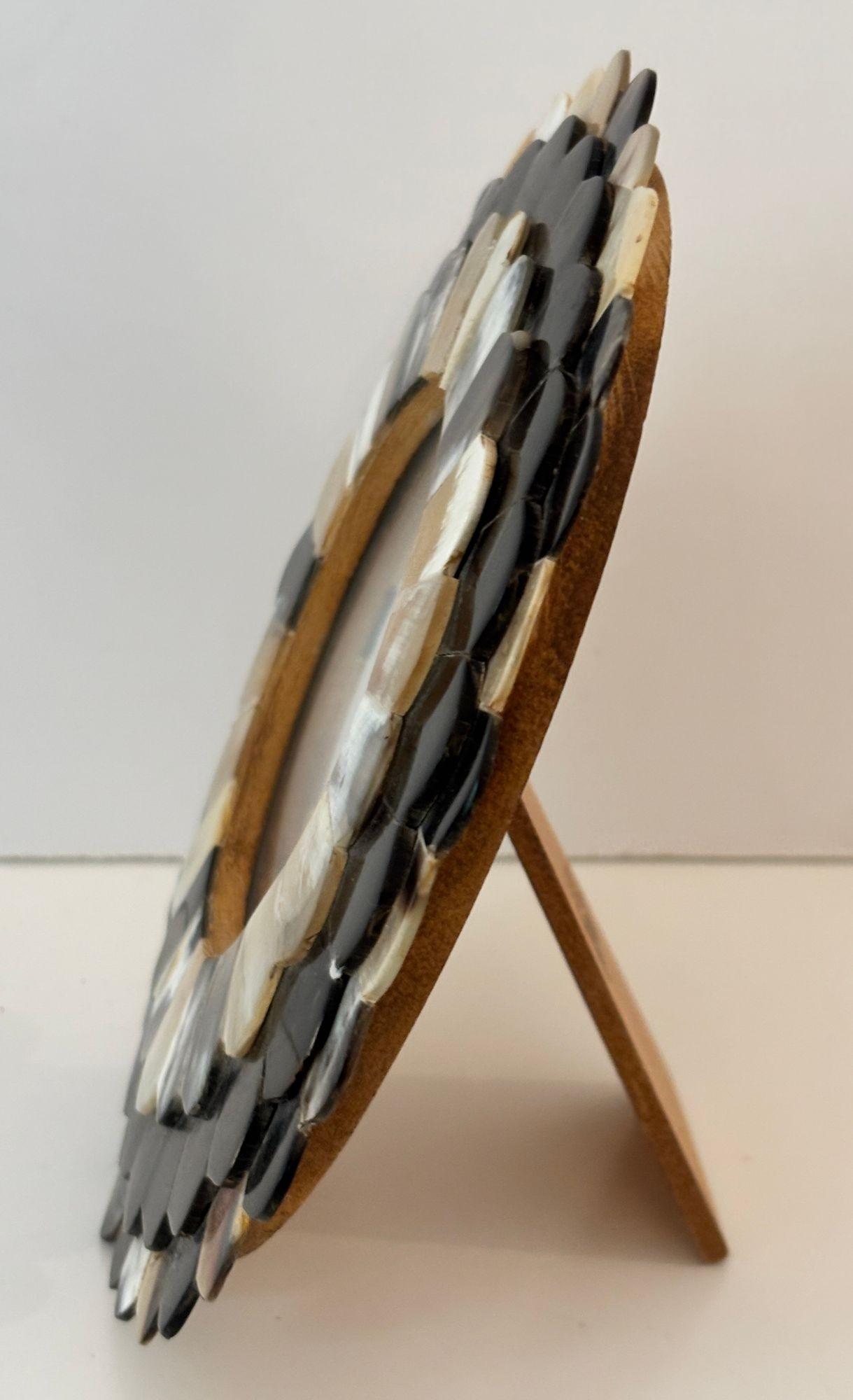 Round Scalloped Picture Frame in White and Brown Horn Bone Inlaid For Sale 3