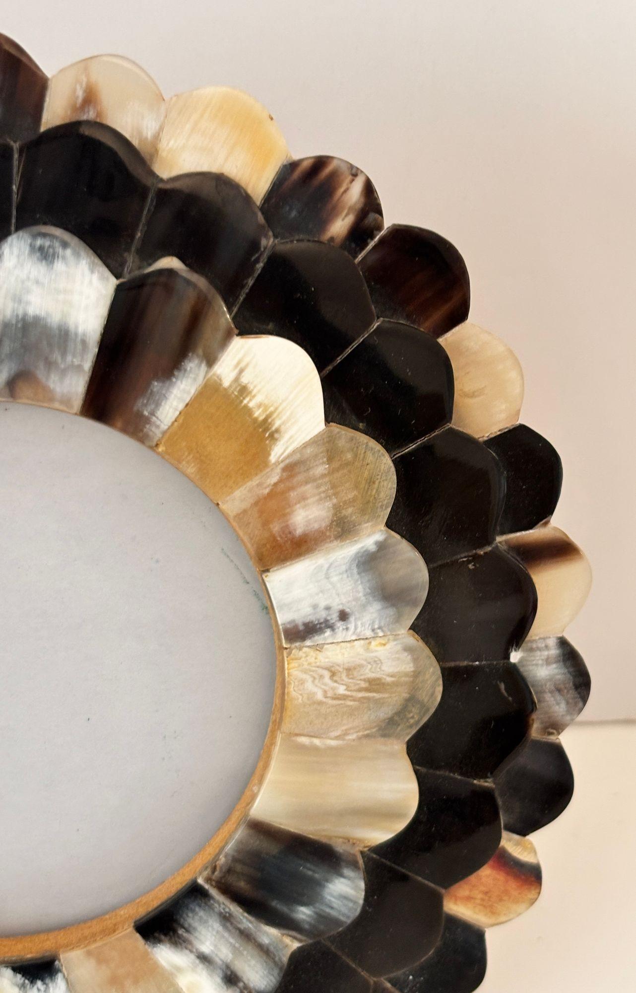 Round Scalloped Picture Frame in White and Brown Horn Bone Inlaid For Sale 5