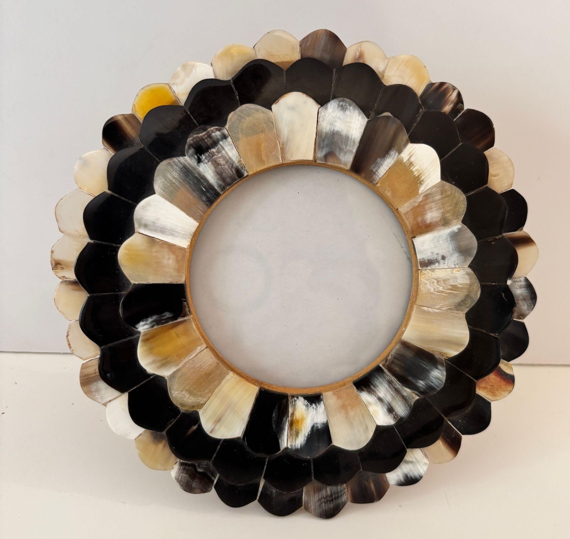 Round Scalloped Picture Frame in White and Brown Horn Bone Inlaid For Sale 7