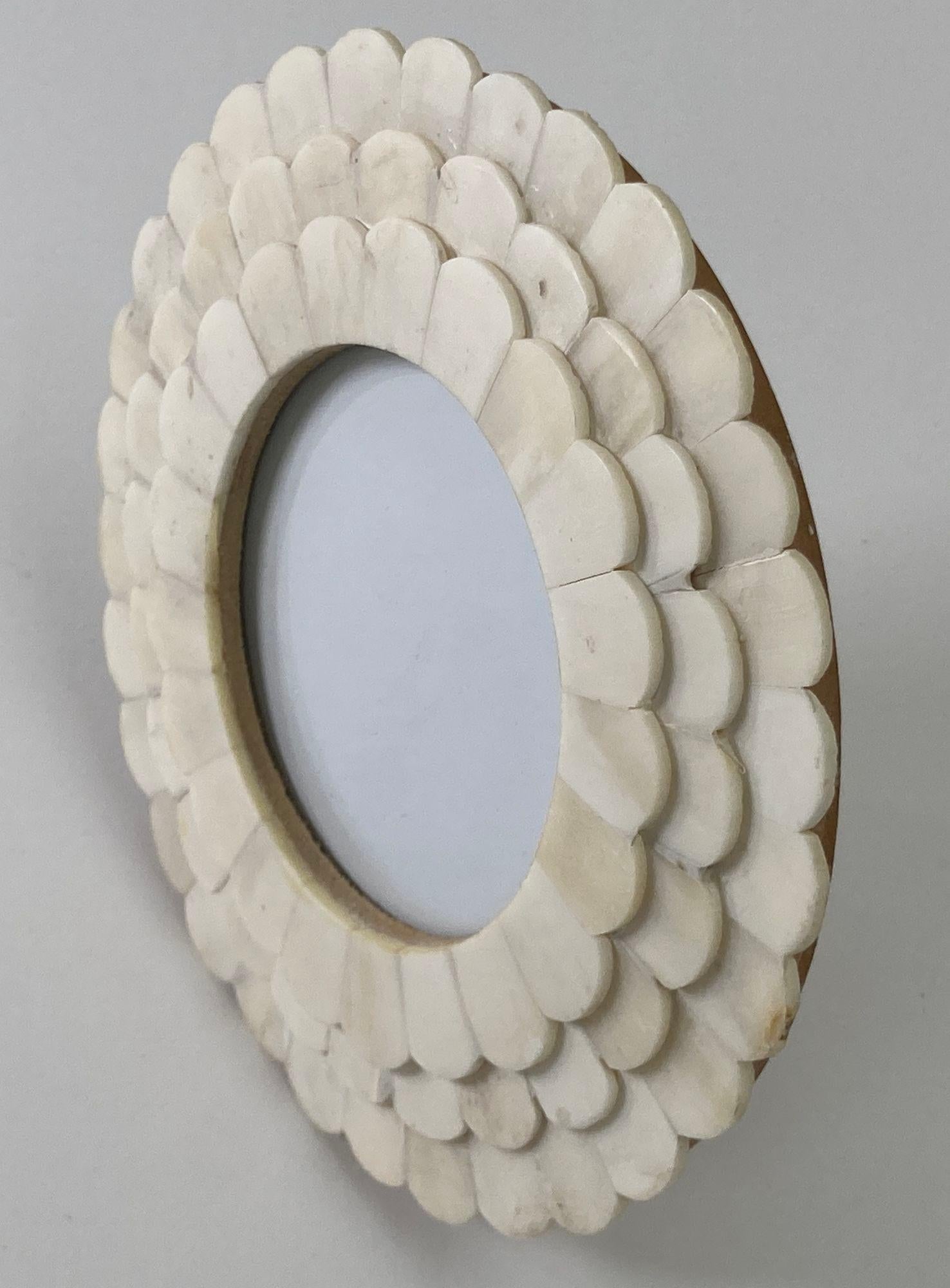 Round Scalloped Picture Frame in White Bone Inlaid For Sale 7