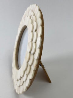 Round Scalloped Picture Frame in White Bone Inlaid