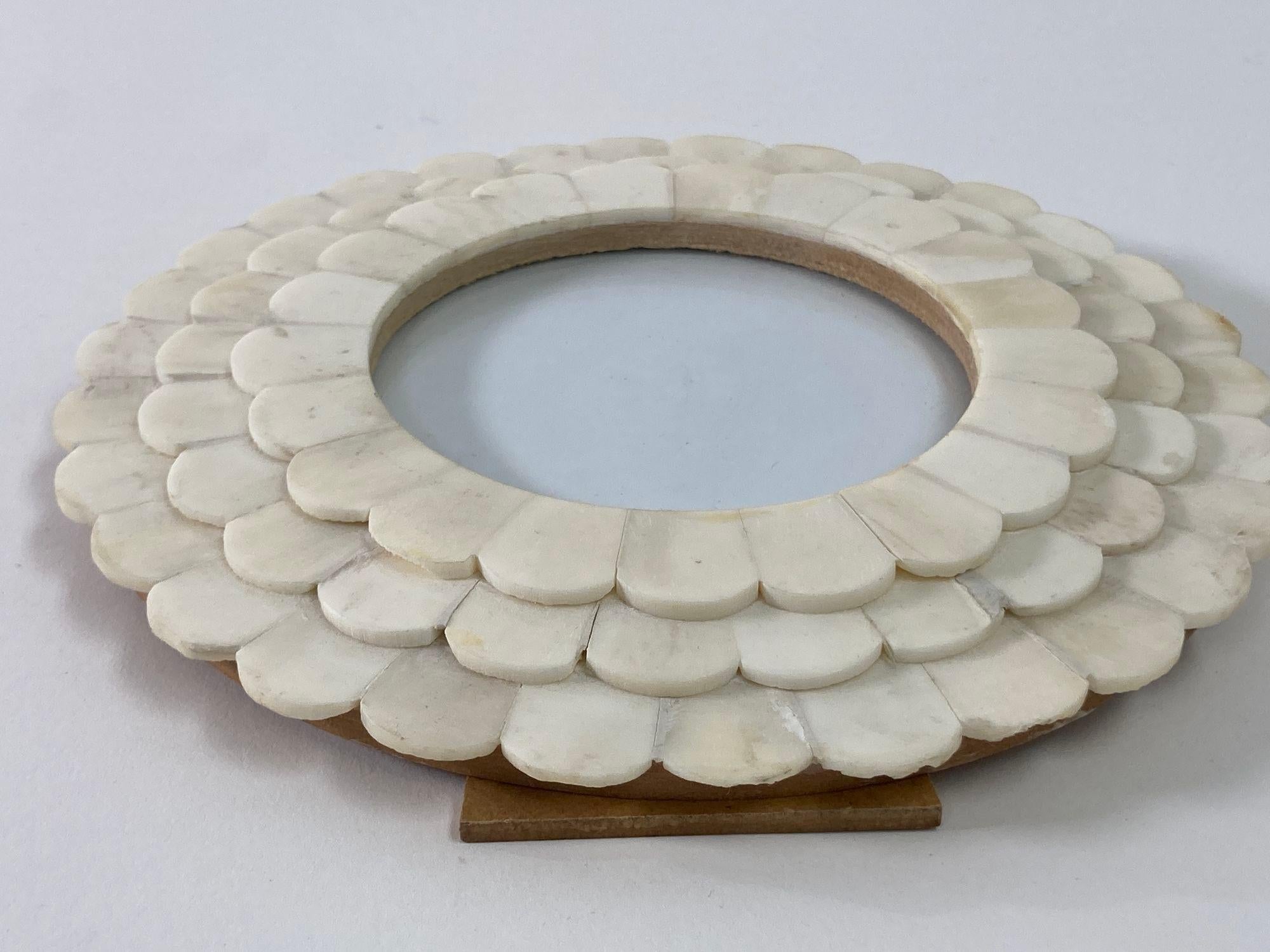 Round Scalloped Picture Frame in White Bone Inlaid For Sale 2