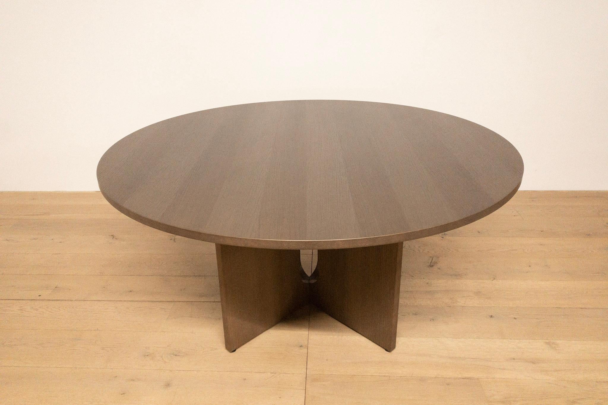 Scandinavian Modern Round Scandinavian Dining Table with Modern Solid Oak Base For Sale