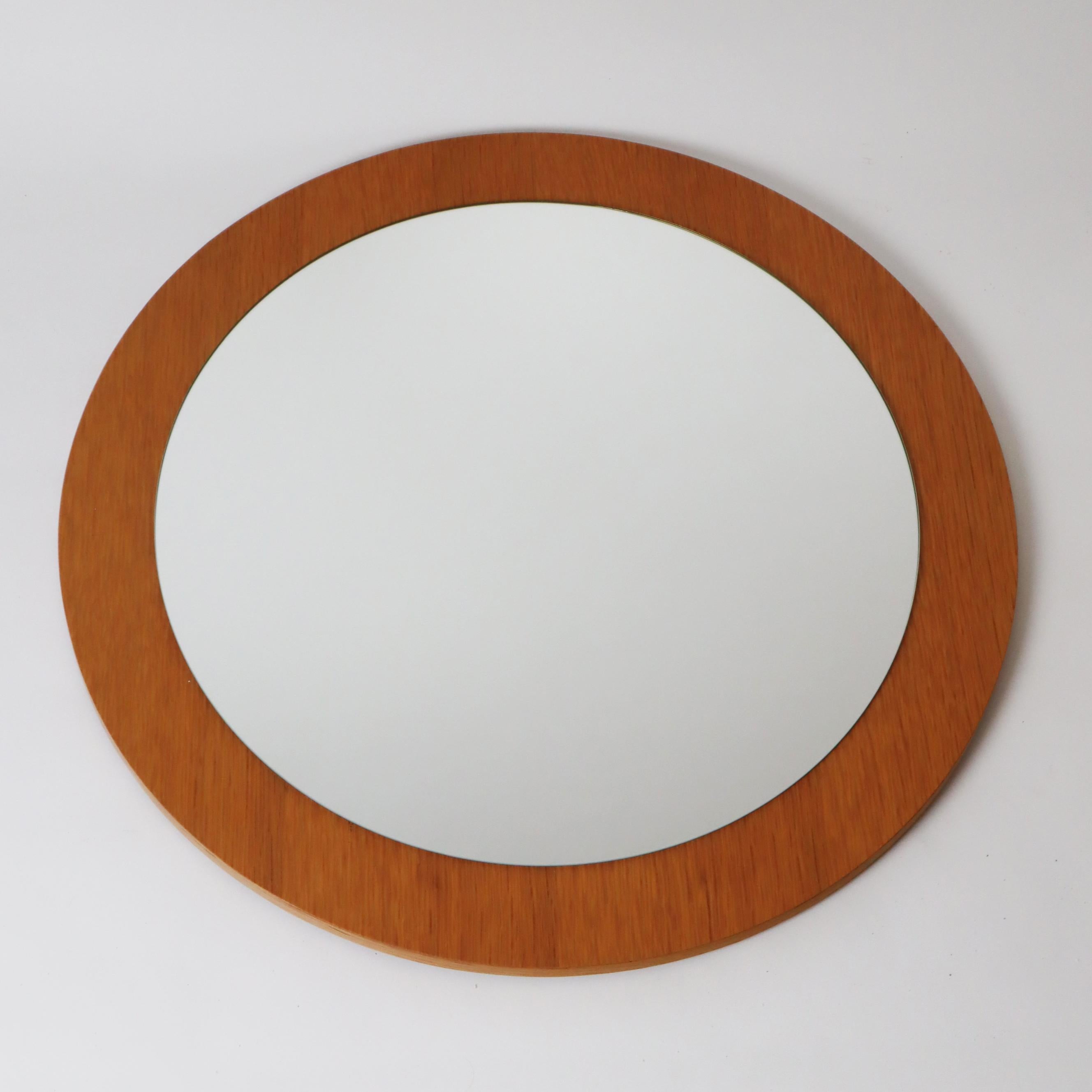 Scandinavo moderno Specchio da parete scandinavo rotondo in Oak, Danimarca anni '70 in vendita