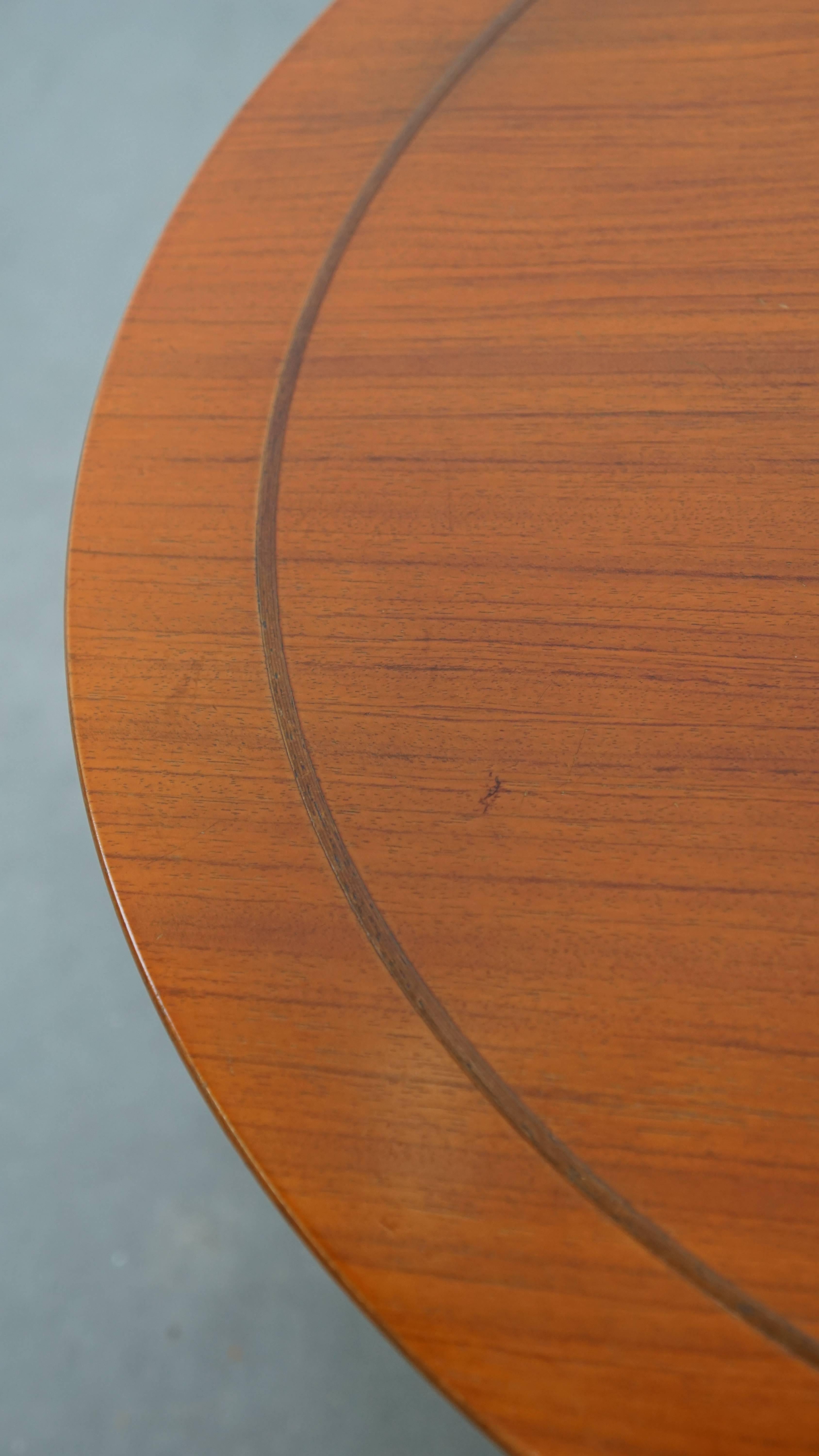 Round Schuitema Side/Coffee Table in Art Deco For Sale 3