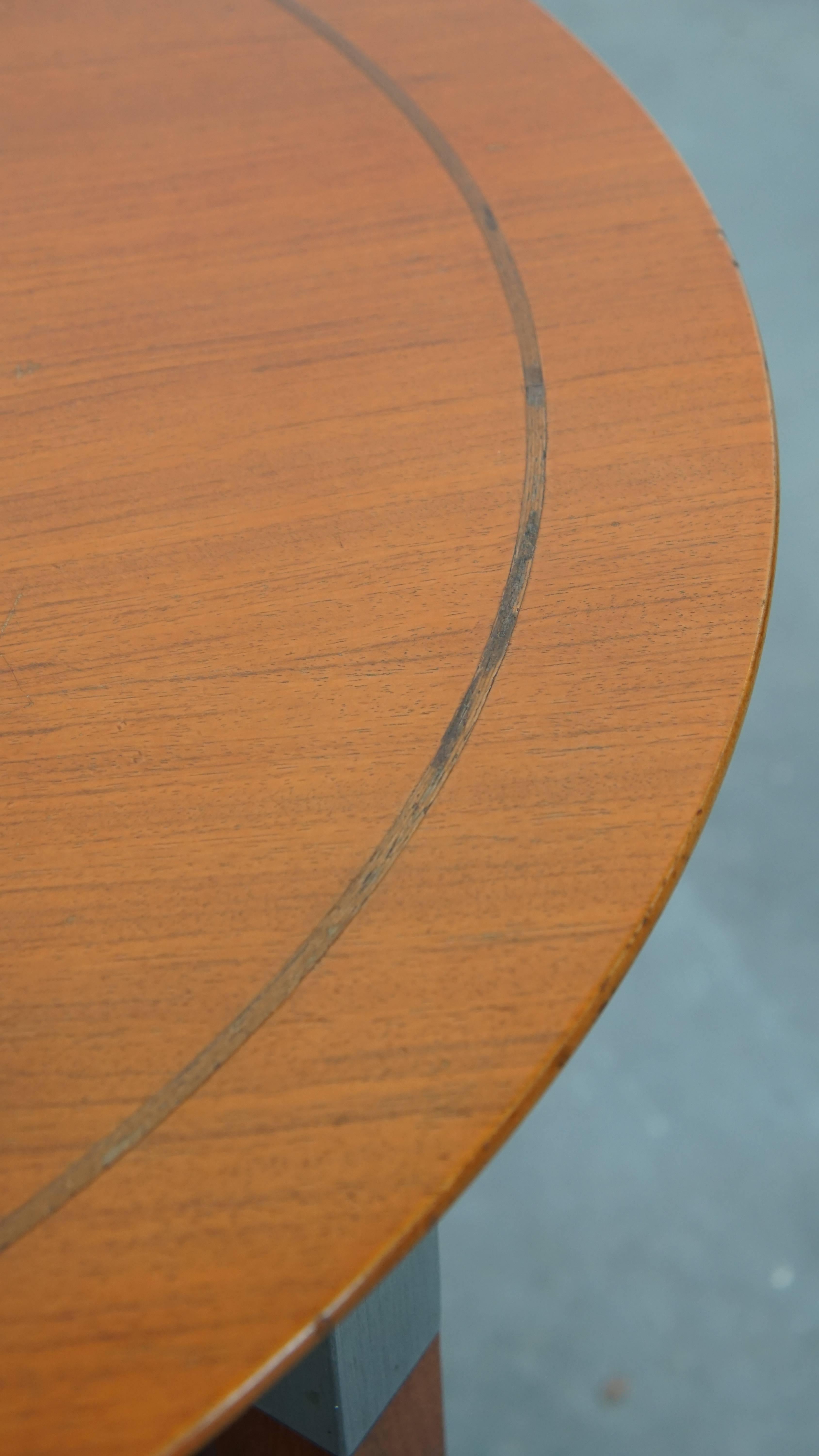 Round Schuitema Side/Coffee Table in Art Deco For Sale 2
