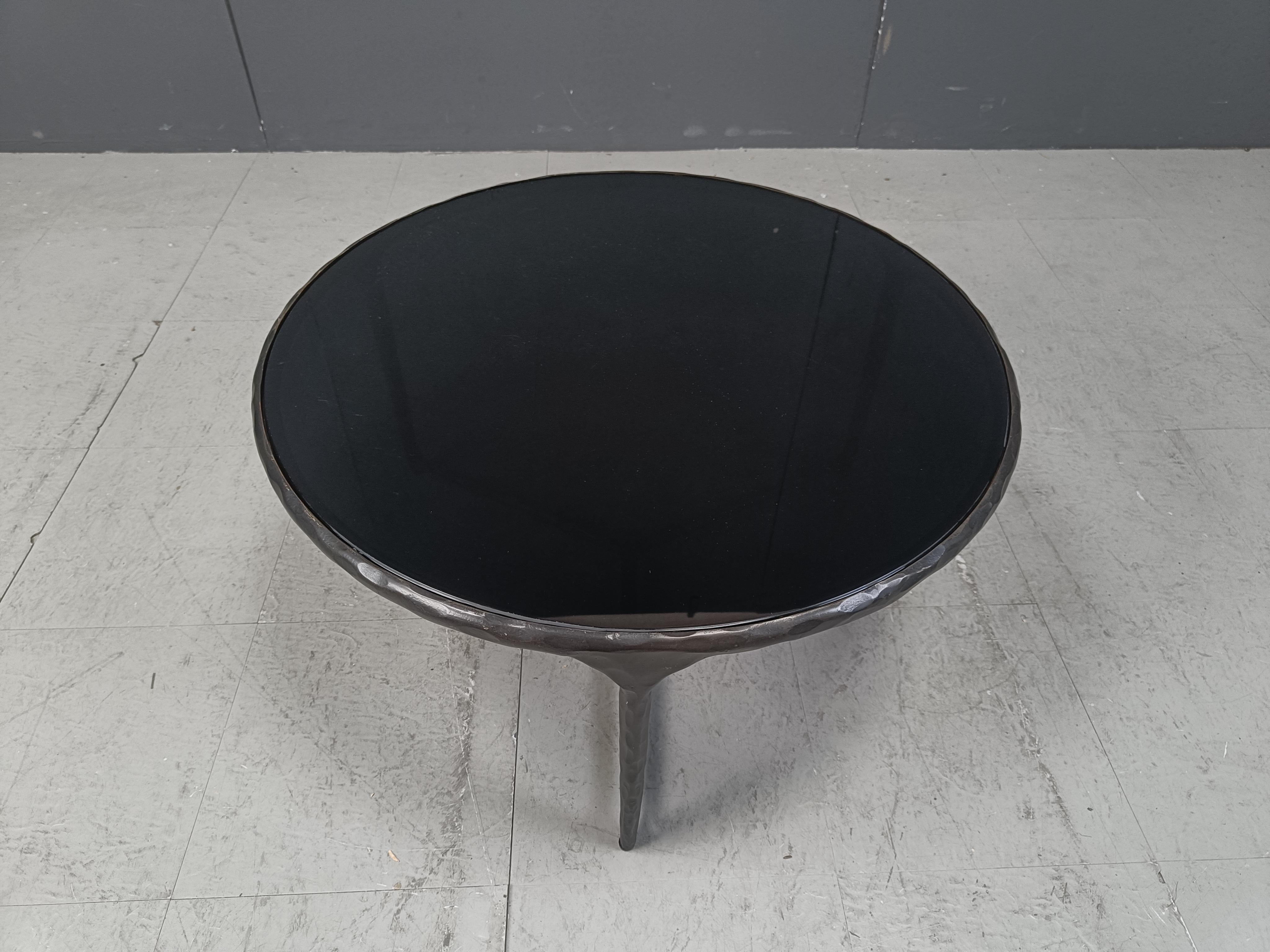 Table basse brutaliste ronde en acier sculpté, 1970 en vente 3