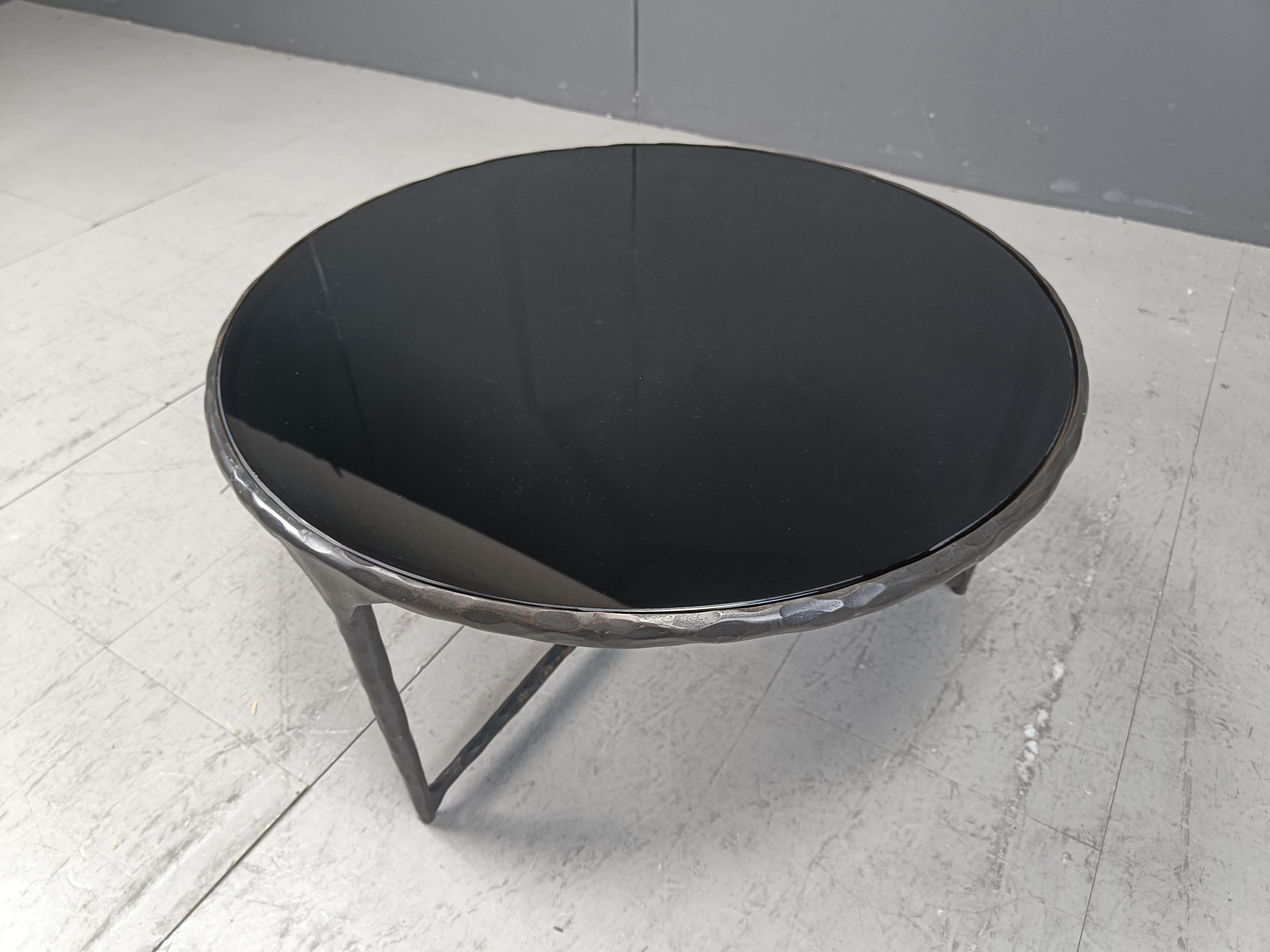 Acier ajouré Table basse brutaliste ronde en acier sculpté, 1970 en vente
