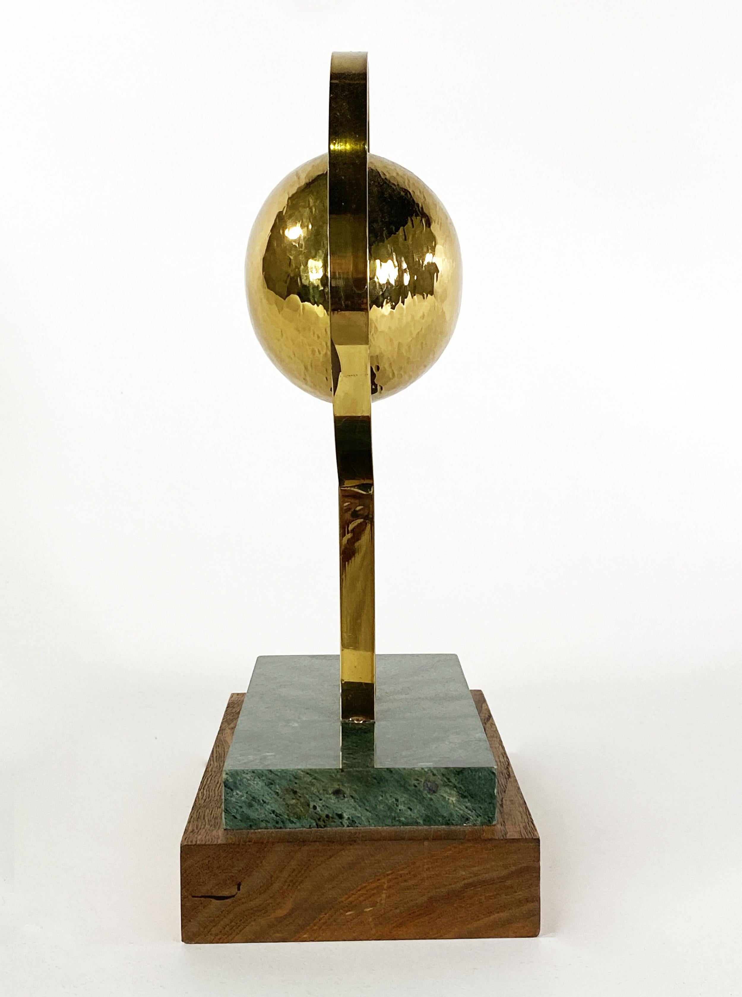 Round Sculpture in Brass with Rectangular Base In Good Condition For Sale In New York, NY