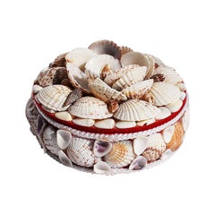 Boîte à bijoux ronde recouverte de coquillages avec couvercle