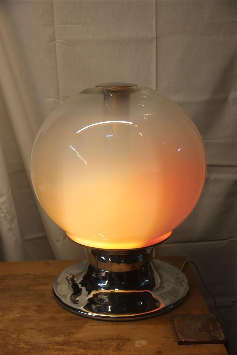 Round Selenova table lamp pop art 1970s steel glass white sculpture copper.
Inside original colored light bulbs, which light up with a potentiometer,
really an extraordinary and great quality lamp.
2 bulbs lamps E27 Max 80 watt.
2 bulbs lamps