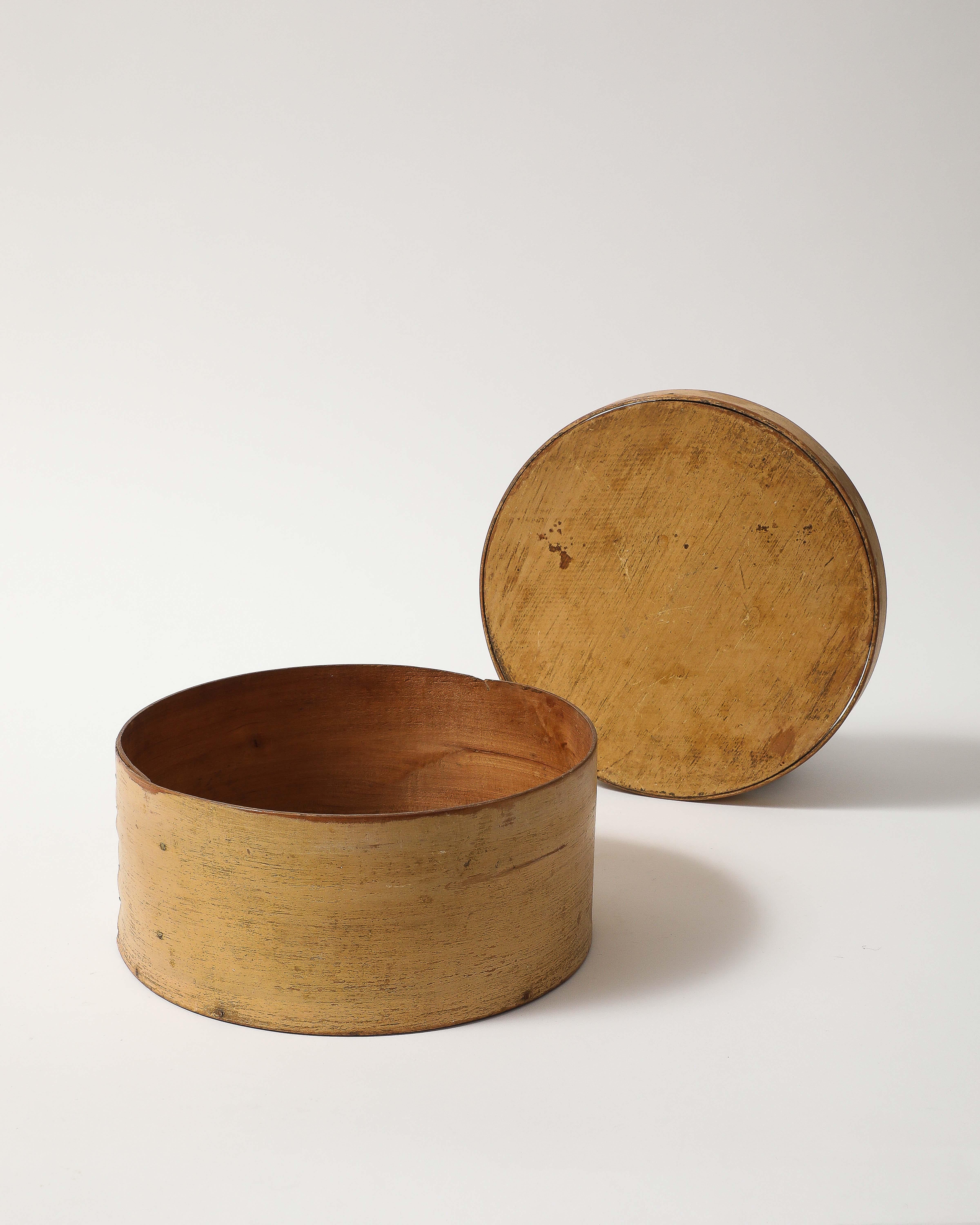 Round Shaker Pantry Box, United States, 19th C For Sale 4