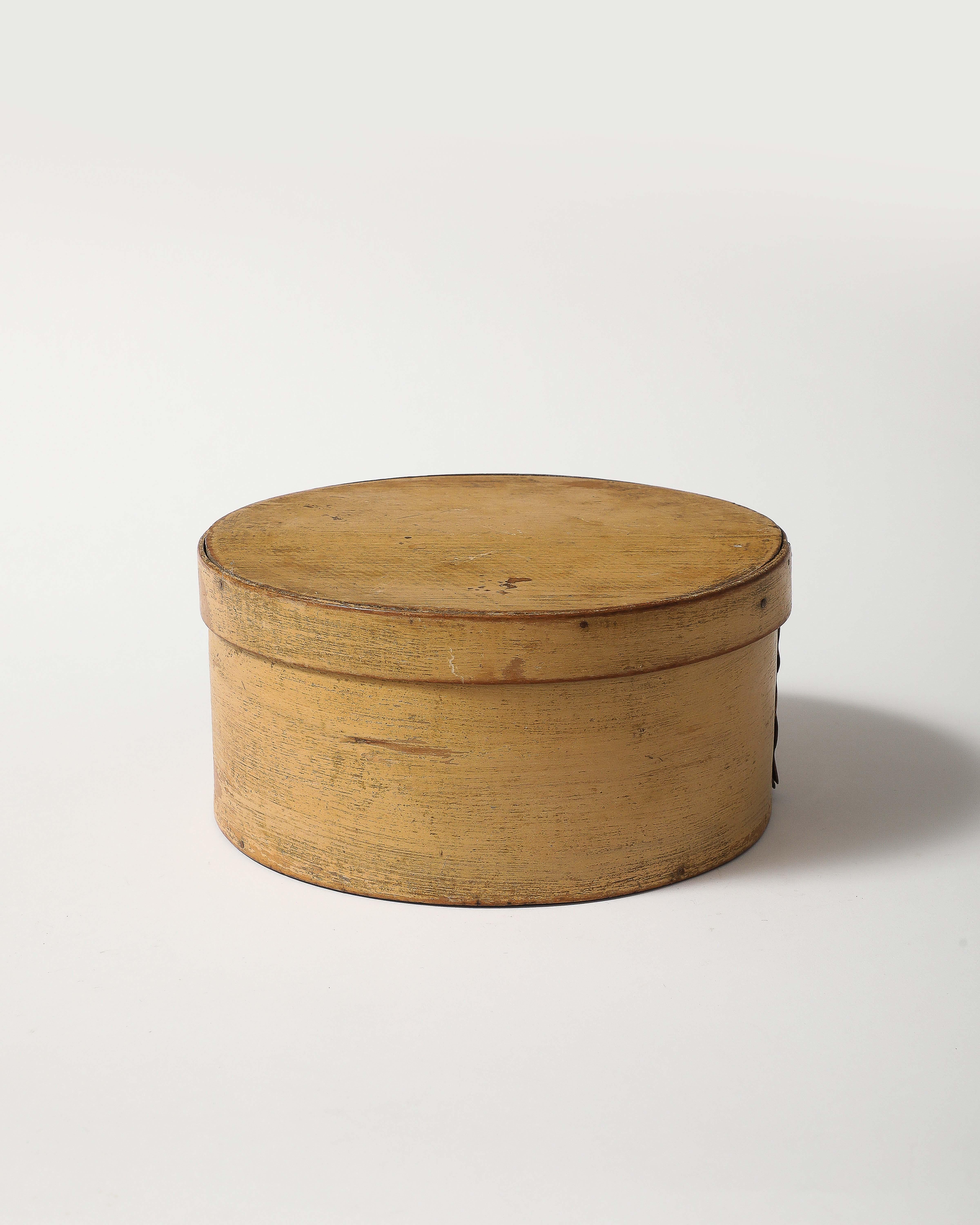 19th Century Round Shaker Pantry Box, United States, 19th C For Sale