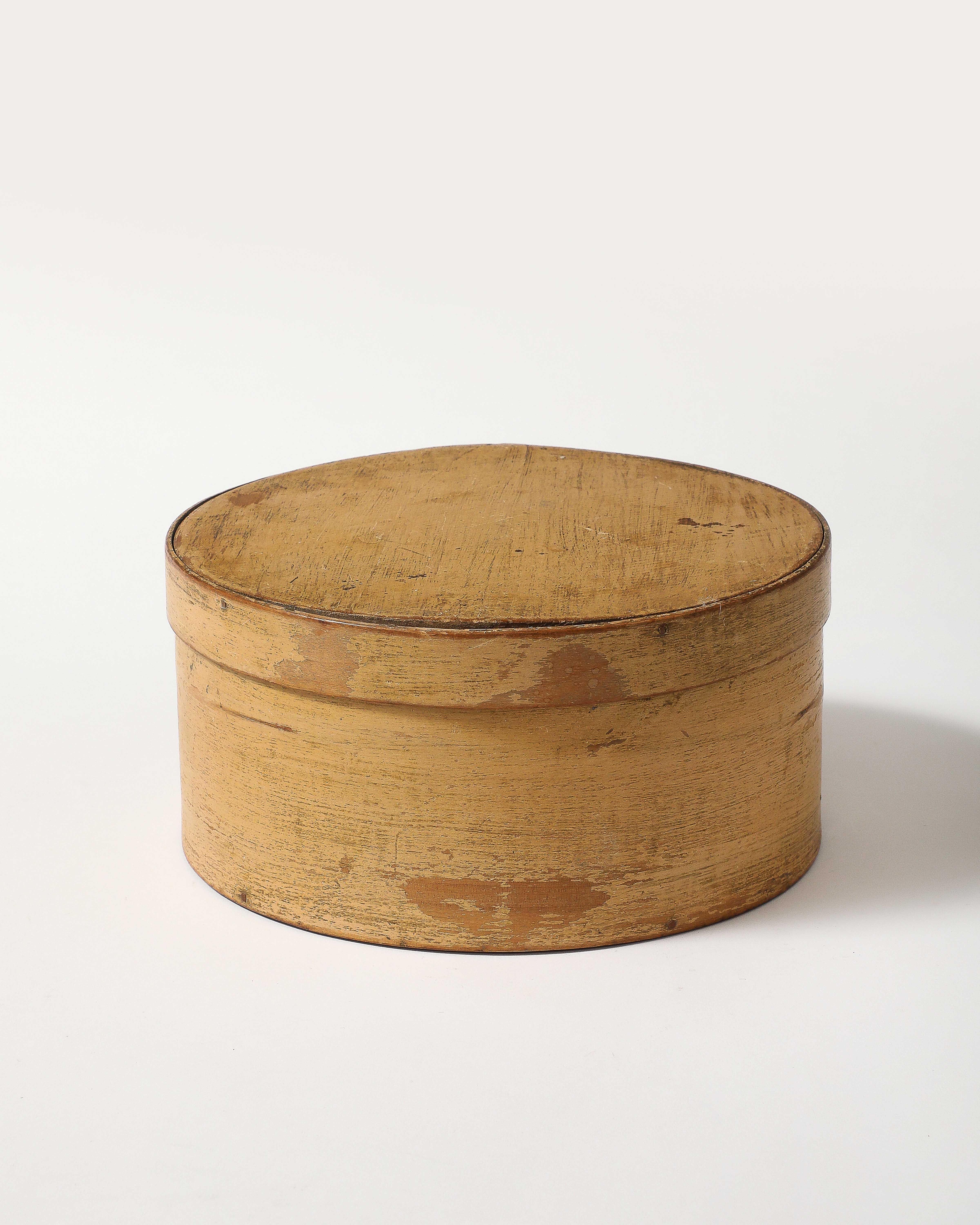 Round Shaker Pantry Box, United States, 19th C For Sale 2