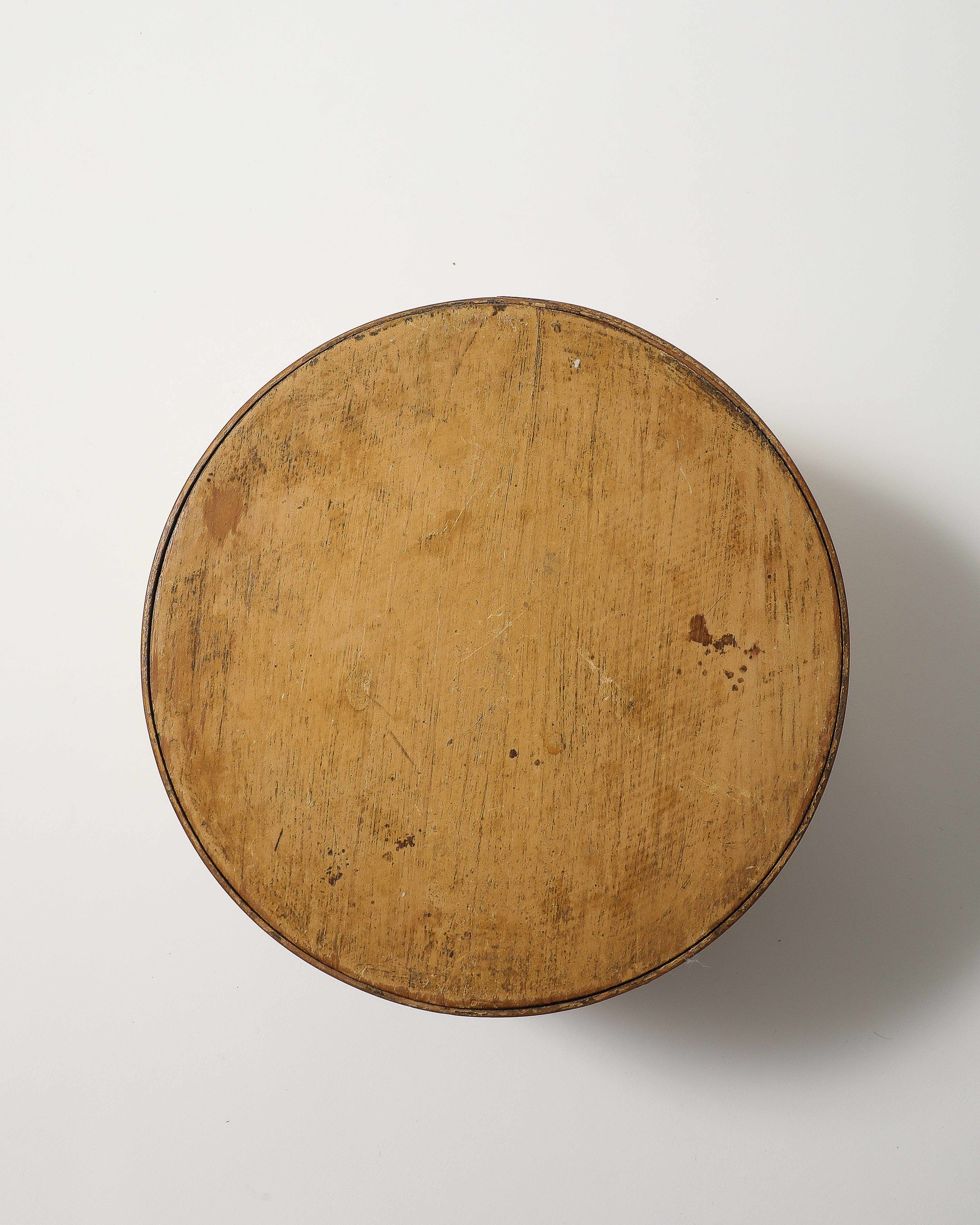 Round Shaker Pantry Box, United States, 19th C For Sale 3