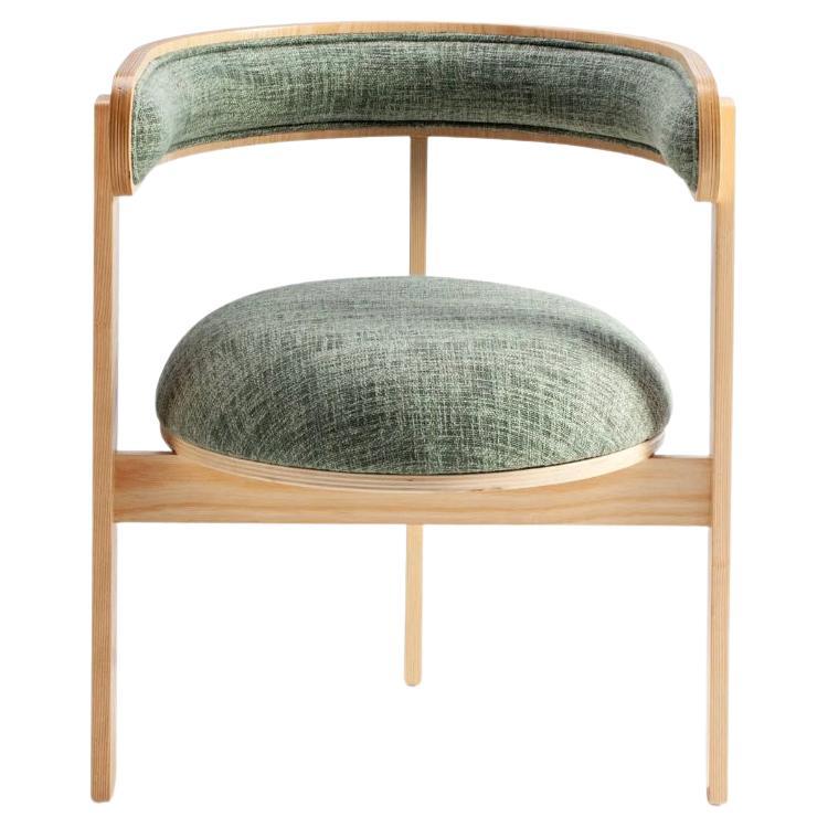 Chaise de forme ronde en bois cintré vert mousselin de jardin tapissée en vente