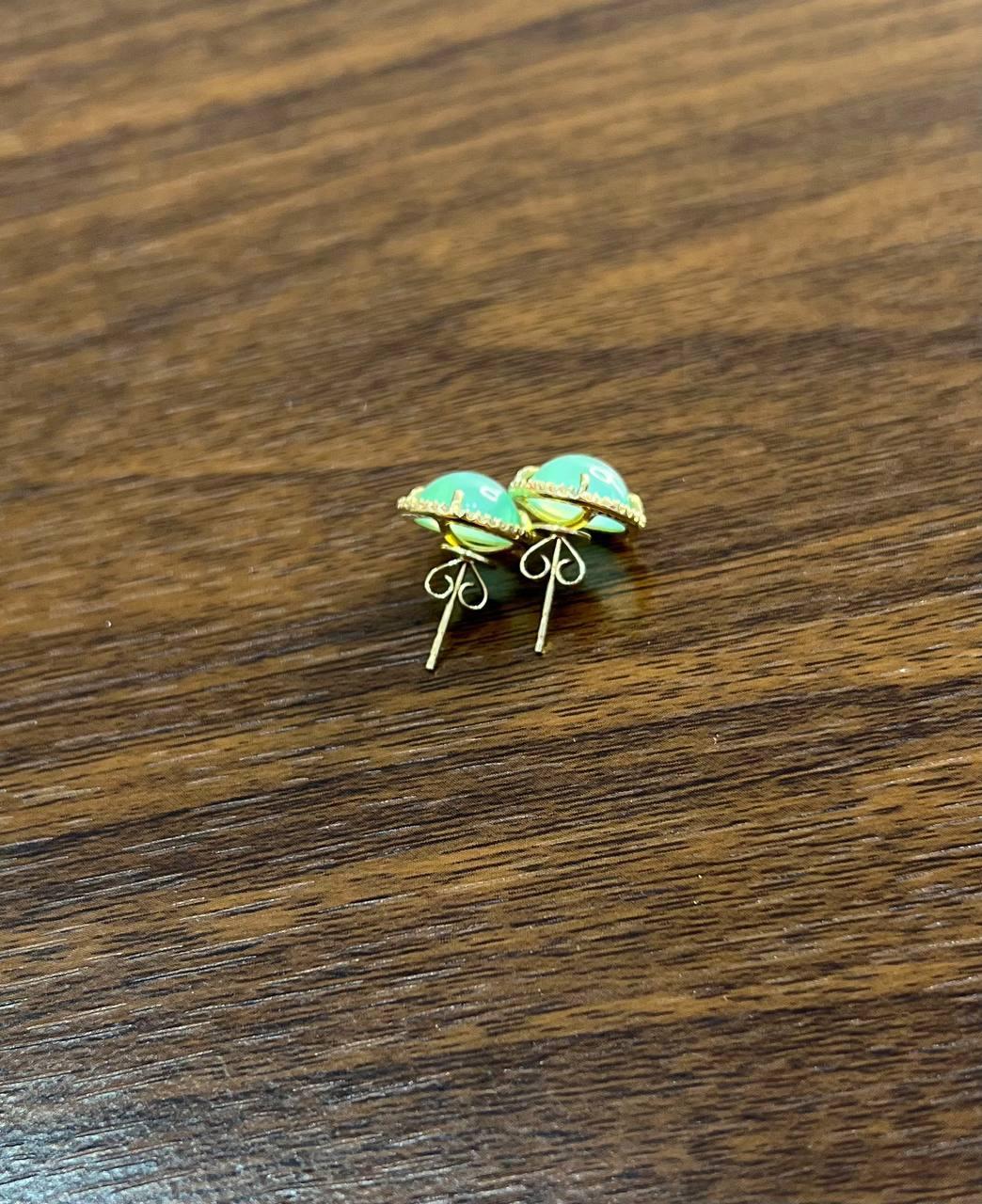 Pendientes de oro amarillo de 14 quilates con cabujón redondo de aguamarina verde y halo de diamantes en venta 1