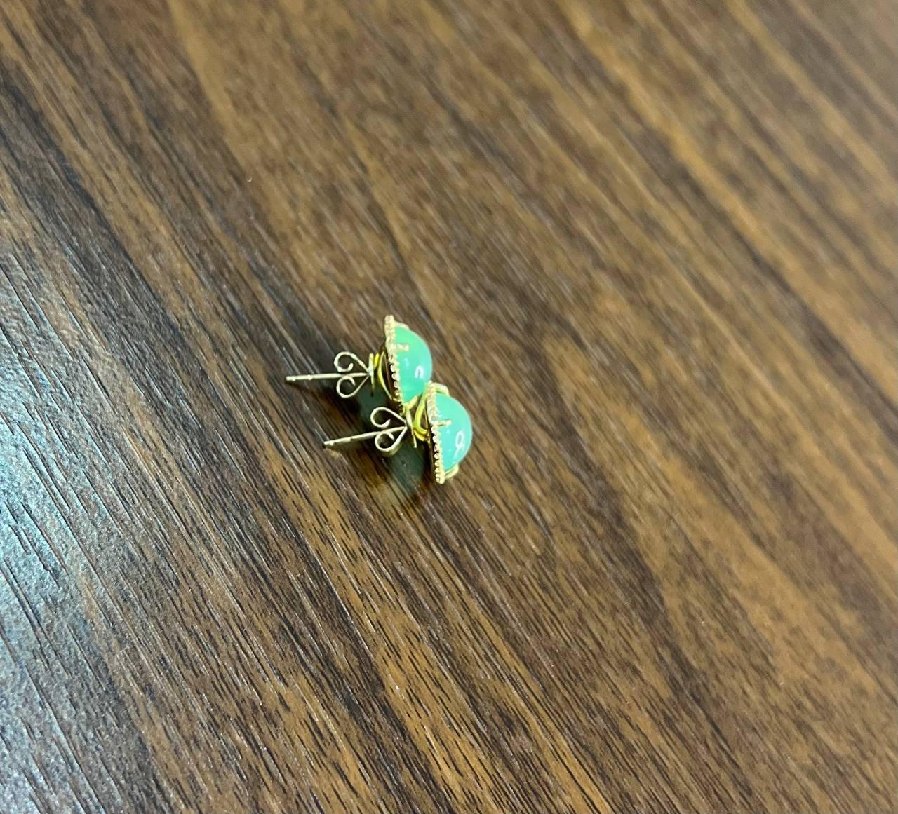Pendientes de oro amarillo de 14 quilates con cabujón redondo de aguamarina verde y halo de diamantes en venta 2