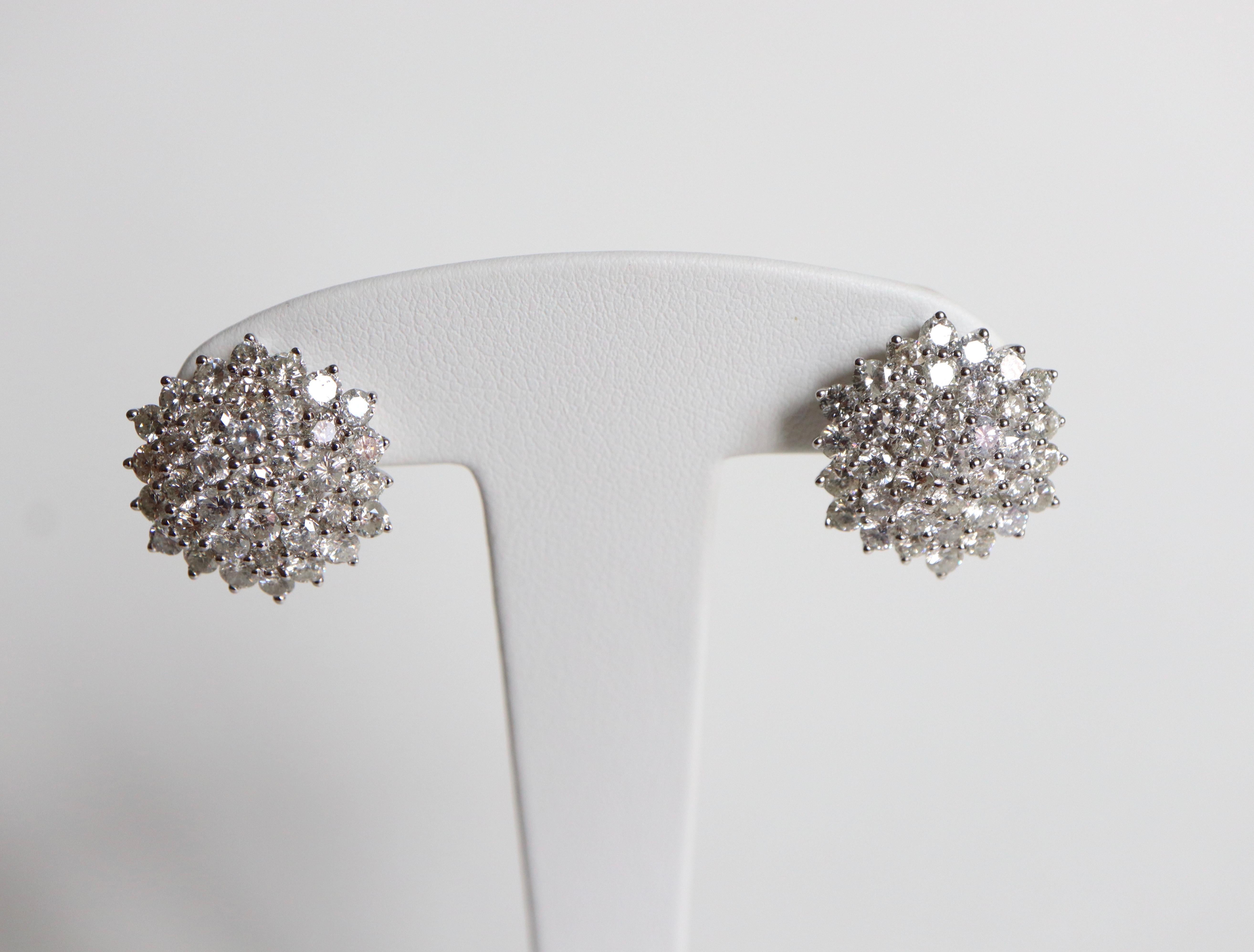 Women's Round Shape Clip Earrings in 18 Carat White Gold with 5.8 Carat of Diamonds For Sale