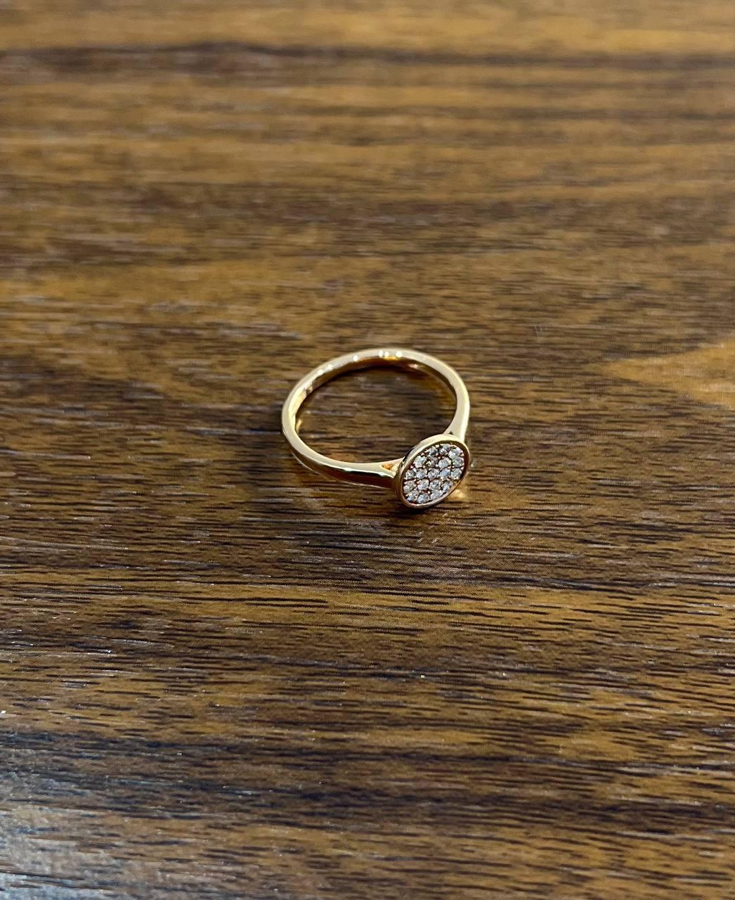 Anello di dichiarazione con diamante rotondo e pavé in oro rosa 14K a banda sottile e sottile in vendita 2