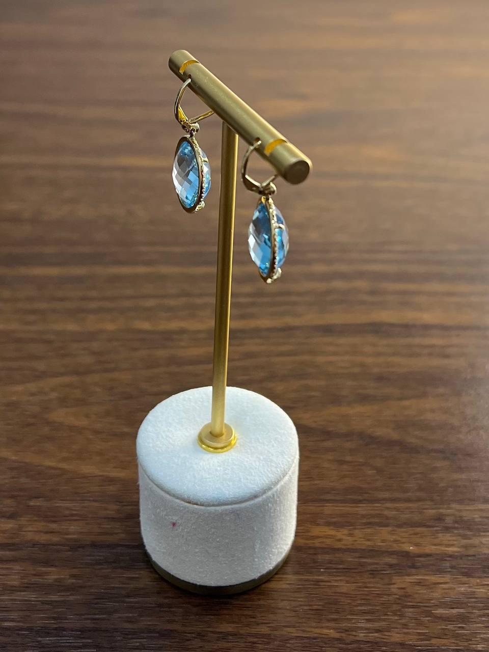 Pendientes de oro de 14 quilates con forma redonda, corte facetado y gota de diamantes de topacio azul en Nuevo estado para la venta en Oakton, VA