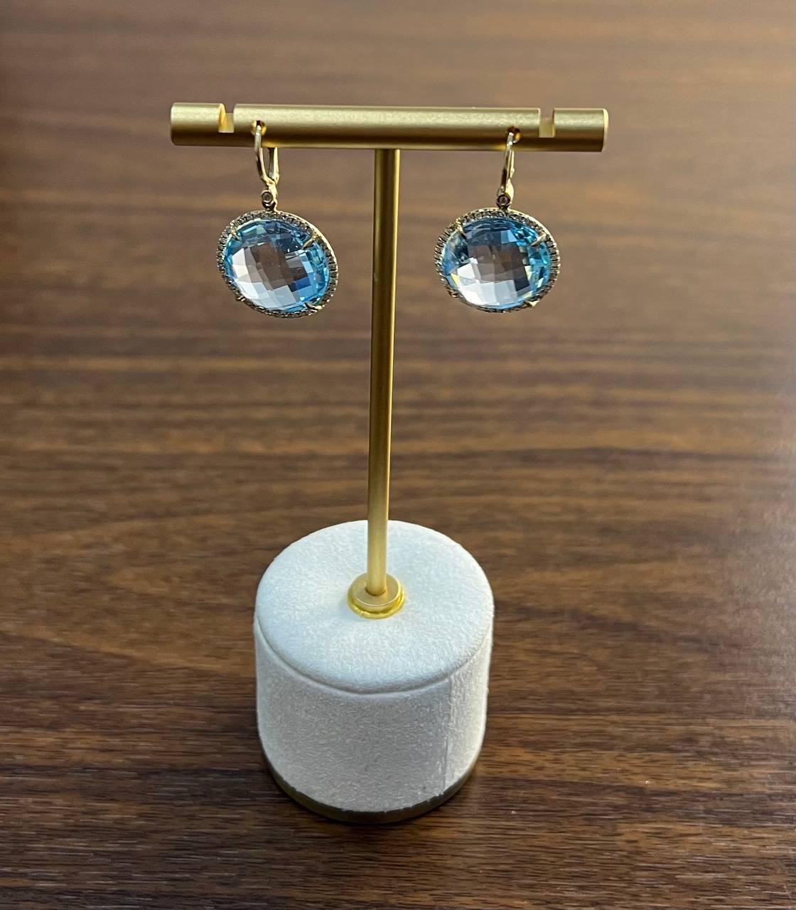 De las mujeres Pendientes de oro de 14 quilates con forma redonda, corte facetado y gota de diamantes de topacio azul en venta