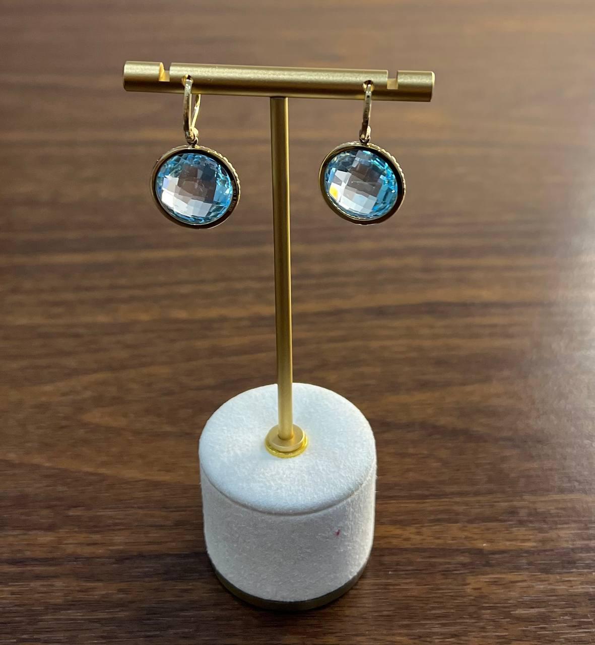 Pendientes de oro de 14 quilates con forma redonda, corte facetado y gota de diamantes de topacio azul en venta 1
