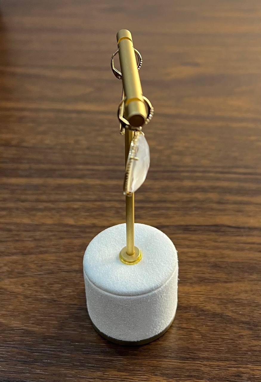 Pendientes de diamantes de forma redonda facetados de madreperla blanca y oro amarillo de 14 quilates 5