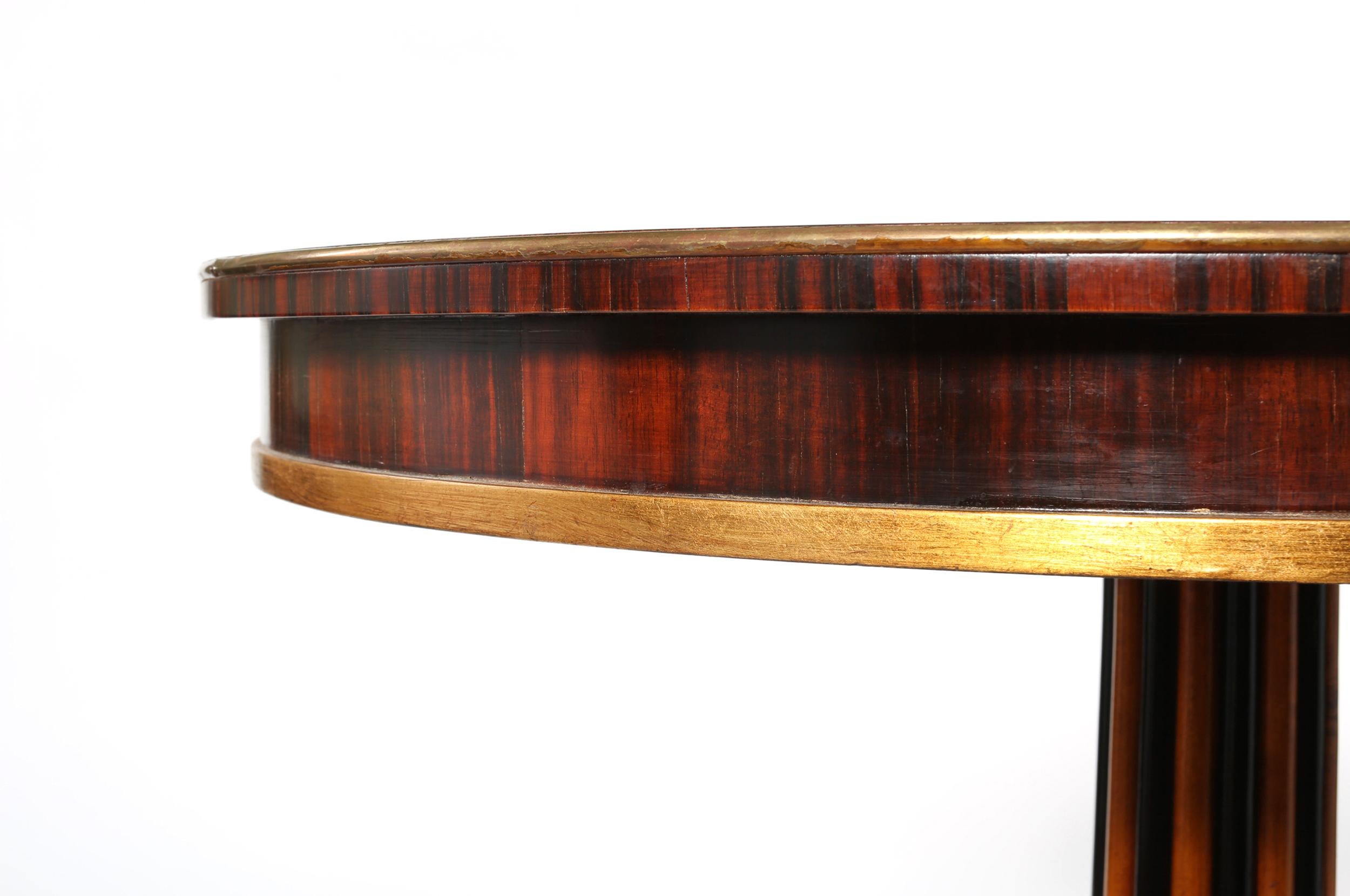 Round Shape Marquetry Top Pedestal Center Table In Good Condition For Sale In Tarry Town, NY