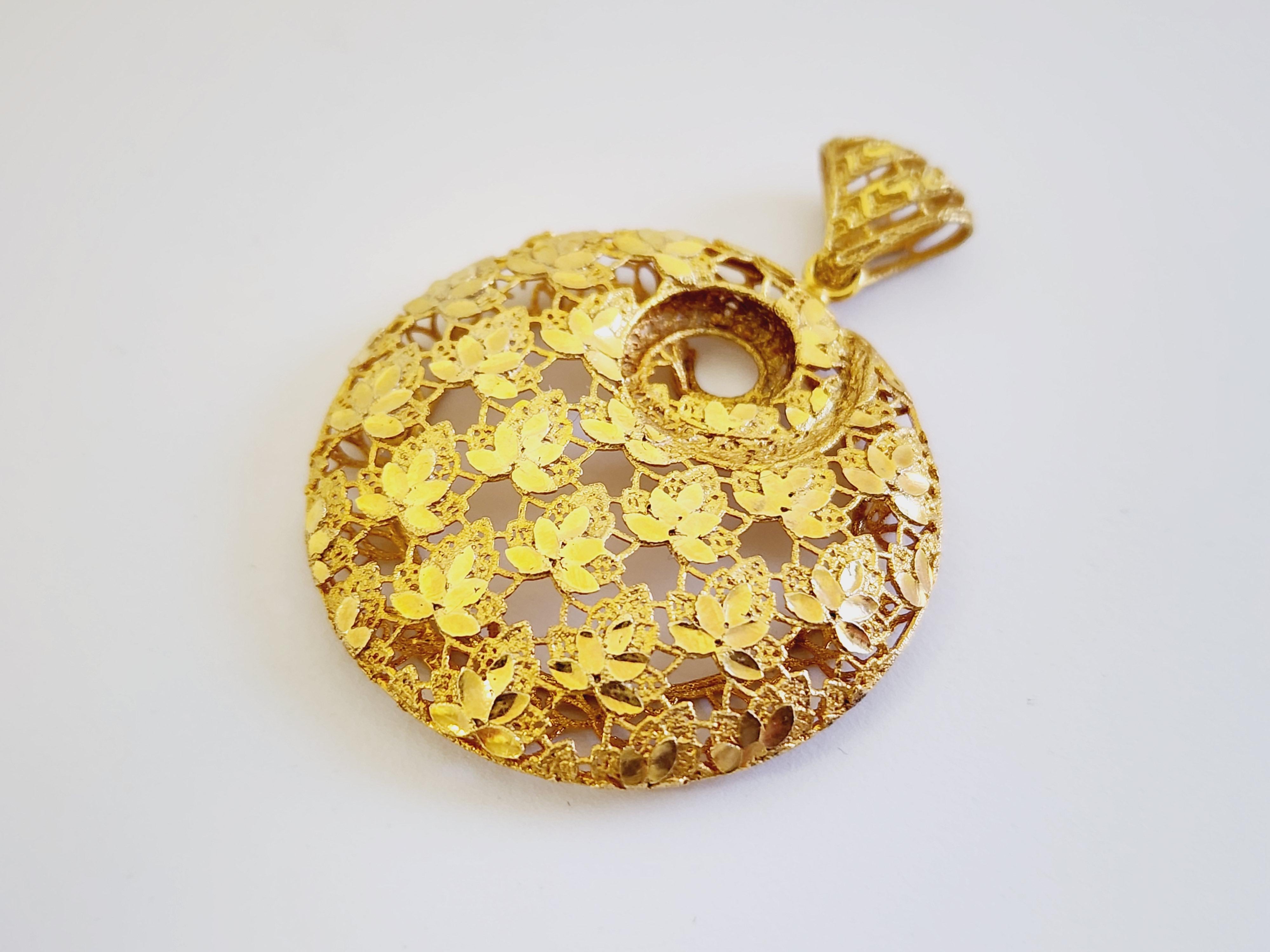 Round shape pendant 14k yellow gold. 
Pendant measures approximately 1.85 inch length and 1.40 inch wide.

(Pendant Only - Chain sold separately)