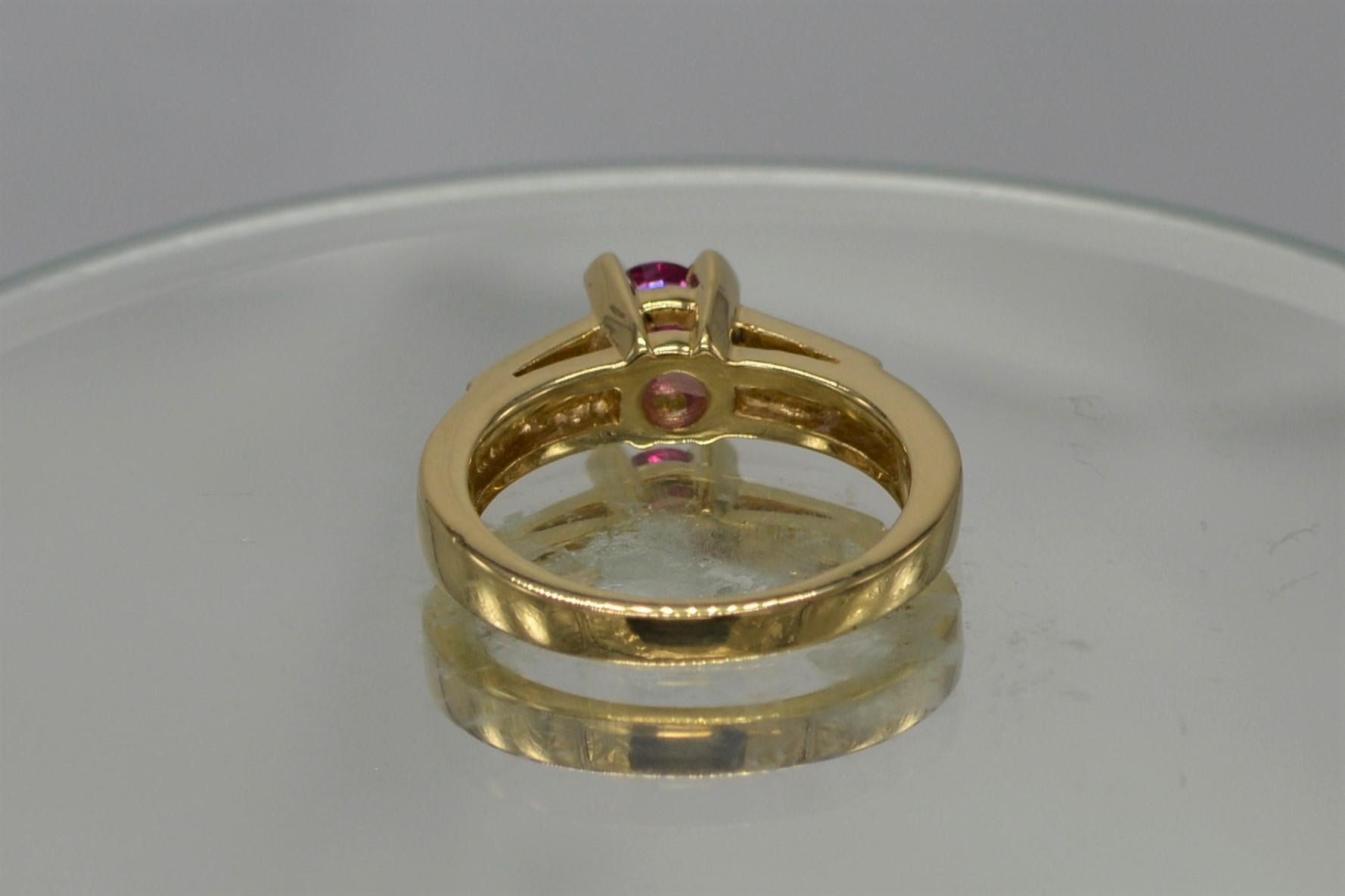 Round Shape Ruby 0.50 Carat Ring 18 Karat Yellow Gold with Diamonds In New Condition For Sale In Brooklyn, NY