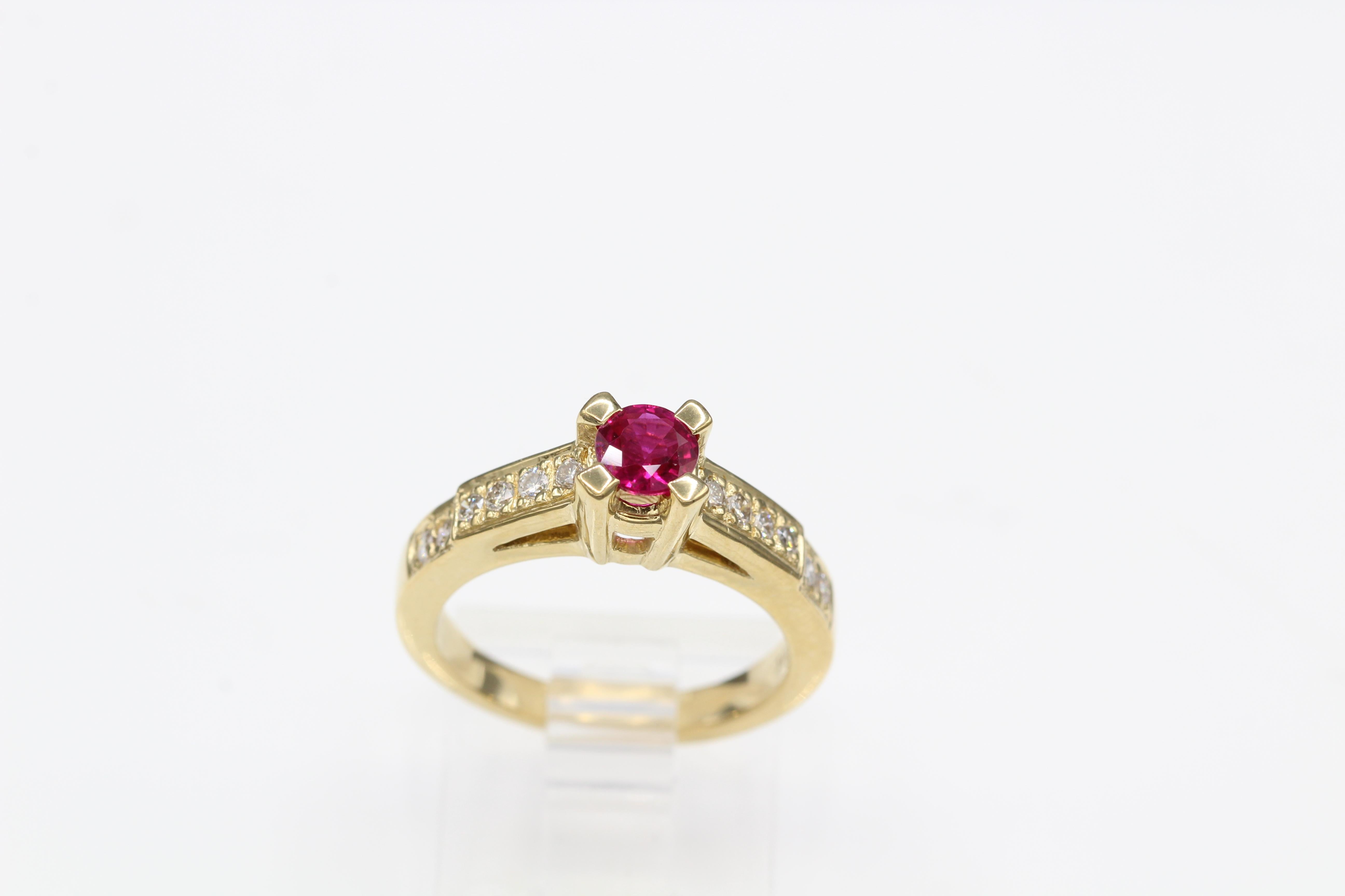 Round Shape Ruby 0.50 Carat Ring 18 Karat Yellow Gold with Diamonds For Sale 3