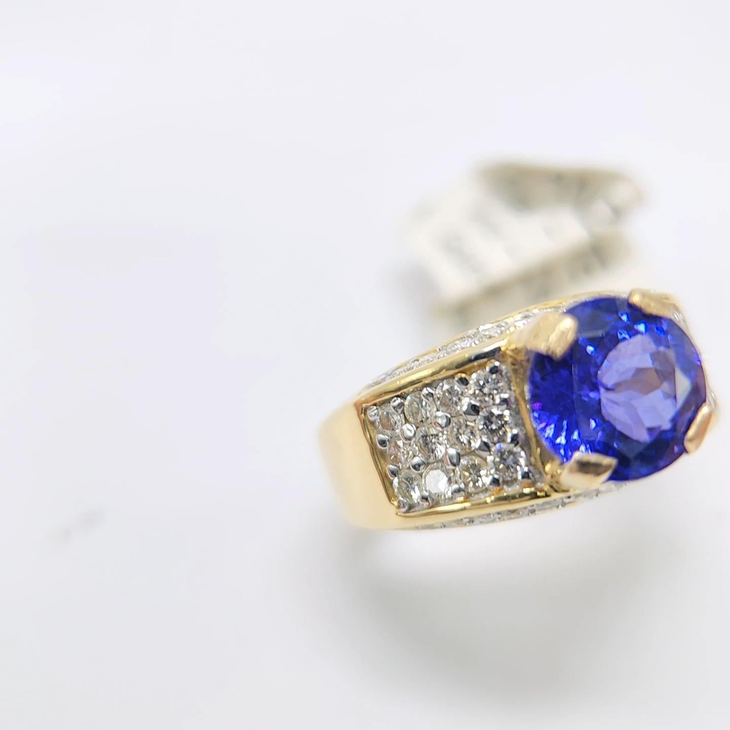 Round Shape Tanzanite 3.16 Carat and Diamond Ring 18 Karat Gold. For Sale 5