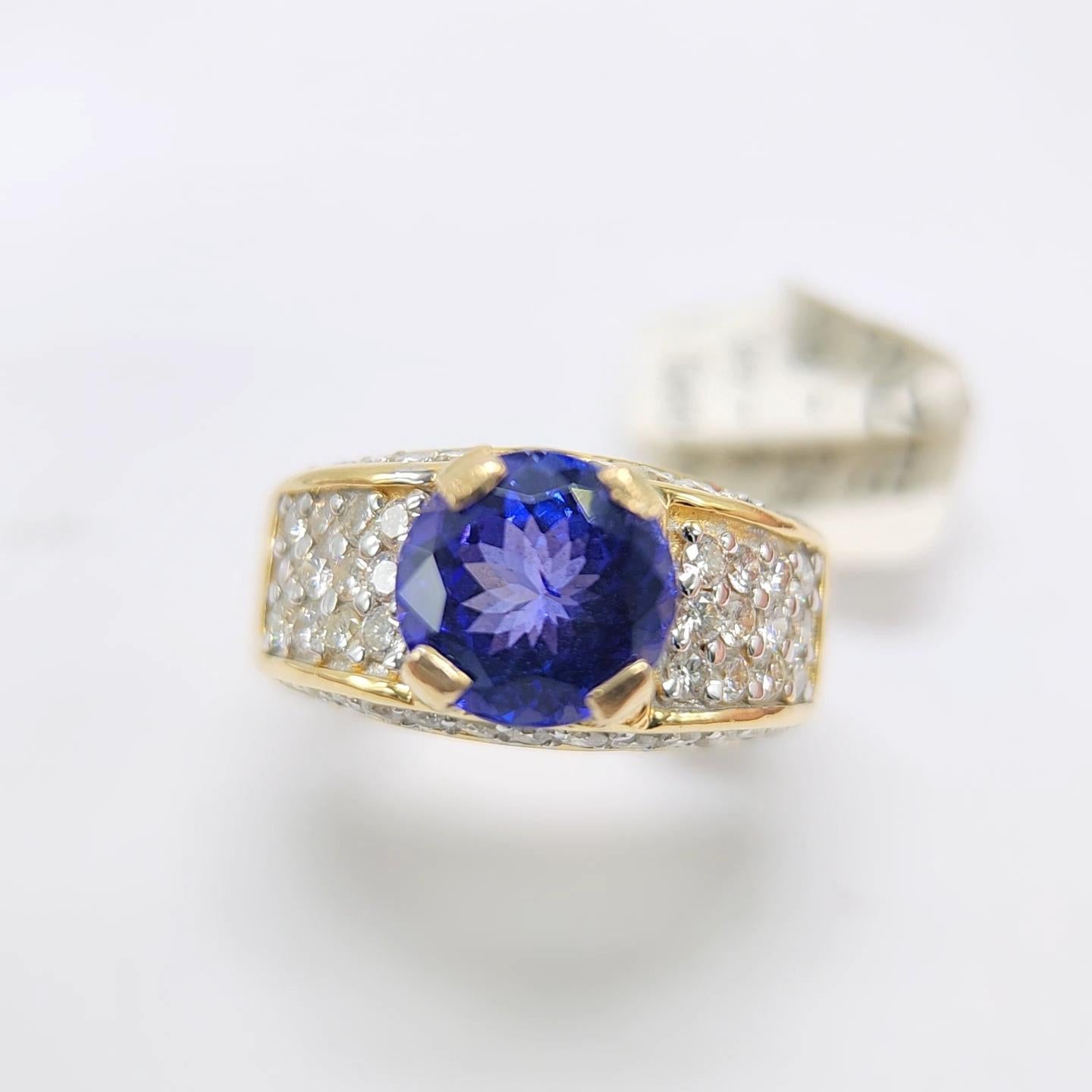 Round Shape Tanzanite 3.16 Carat and Diamond Ring 18 Karat Gold. For Sale 8