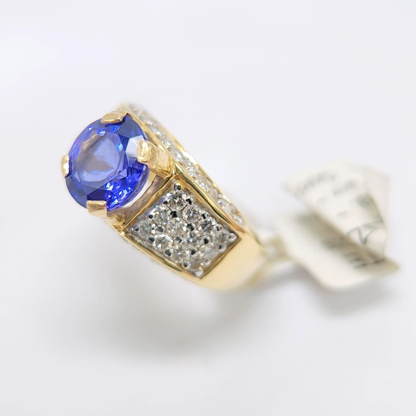Round Shape Tanzanite 3.16 Carat and Diamond Ring 18 Karat Gold. For Sale 9