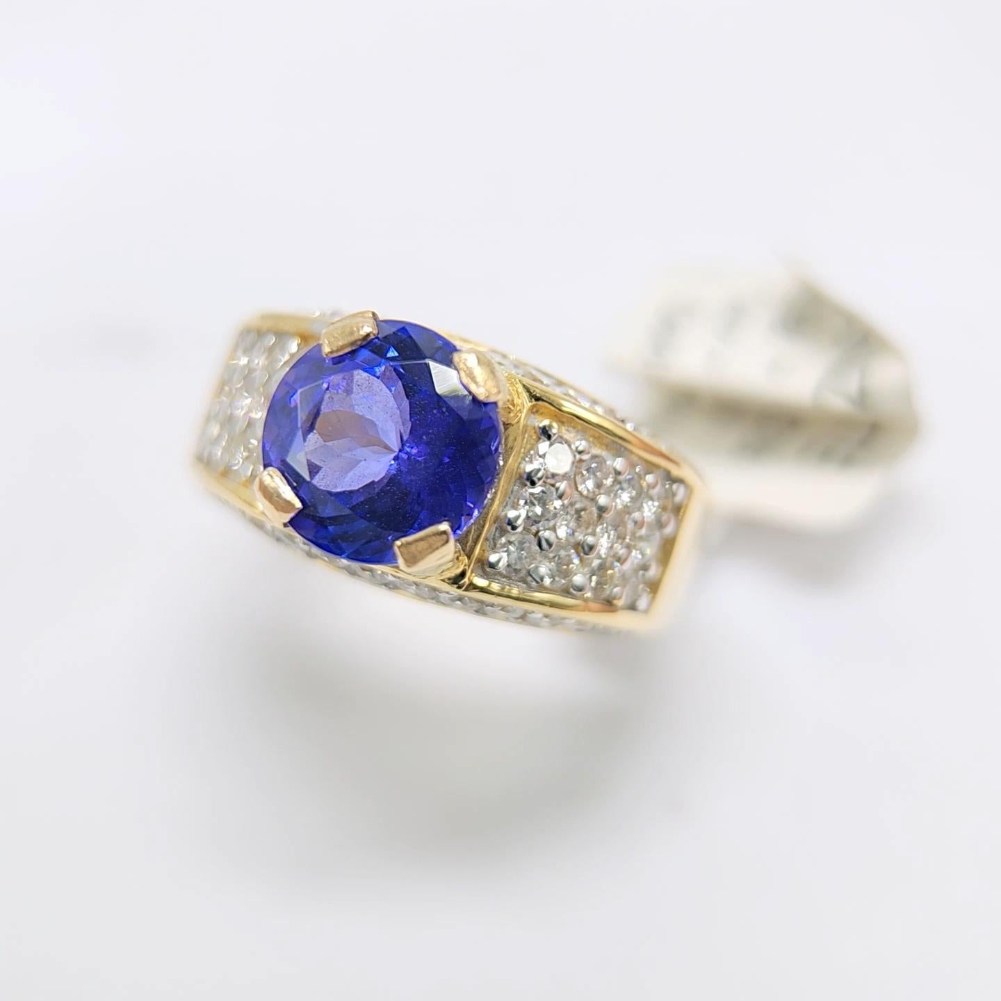 Round Cut Round Shape Tanzanite 3.16 Carat and Diamond Ring 18 Karat Gold. For Sale