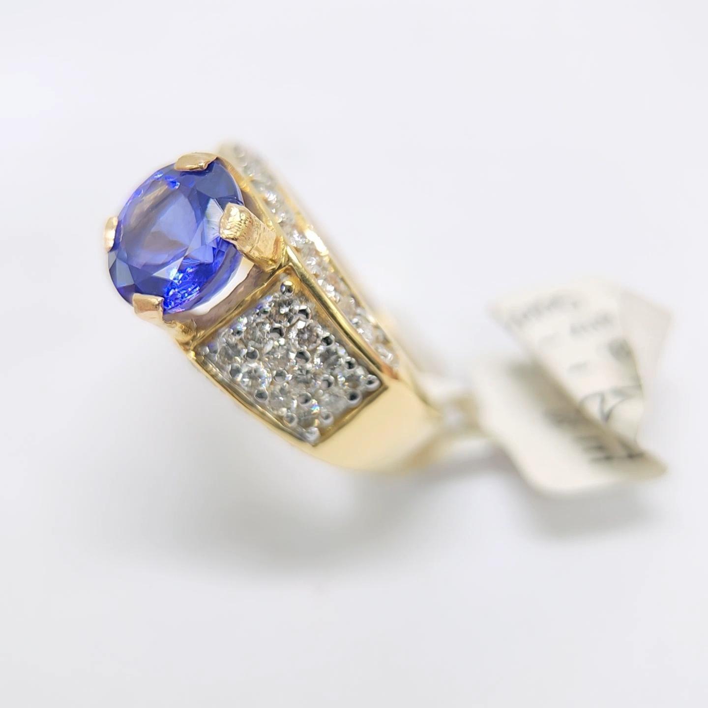 Round Shape Tanzanite 3.16 Carat and Diamond Ring 18 Karat Gold. In New Condition For Sale In Brooklyn, NY