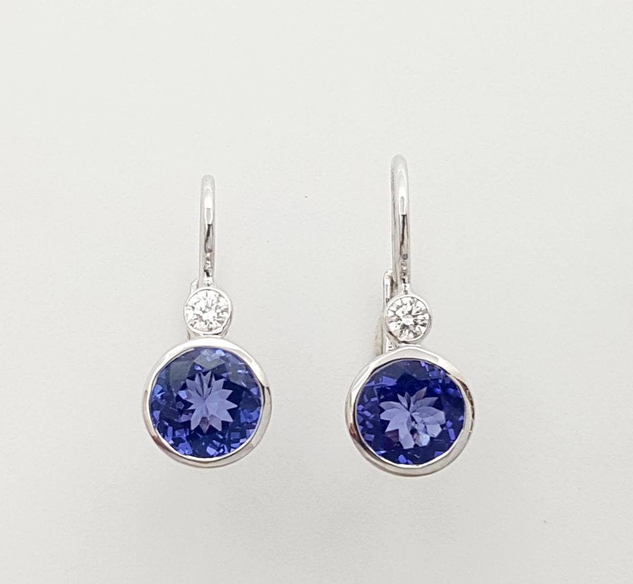 Tanzanite 2.61 carats with Diamond 0.17 carat Earrings set in 18K White Gold Settings

Width: 0.8 cm 
Length: 1.58 cm
Total Weight: 3.17 grams

