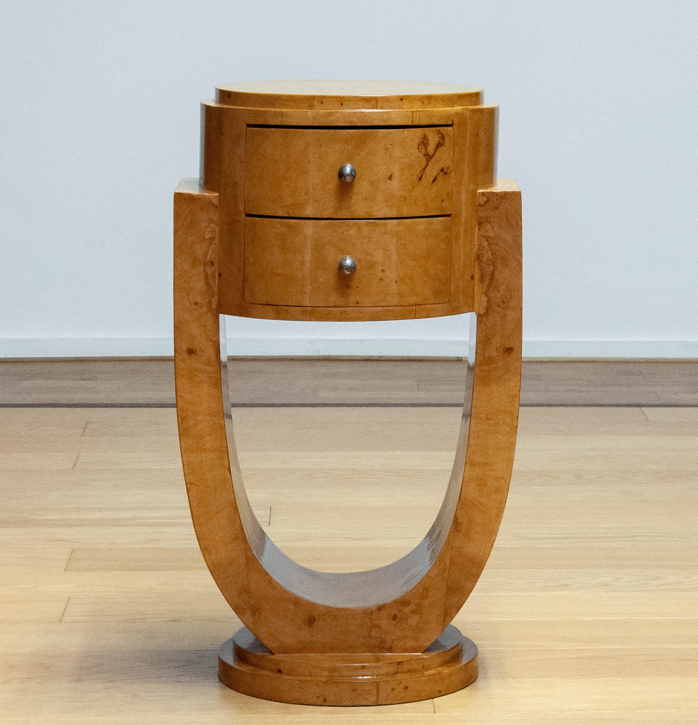 Asian Round Shaped Art Deco Pedestal / Side Table / Night Stand In Poplar Burl
