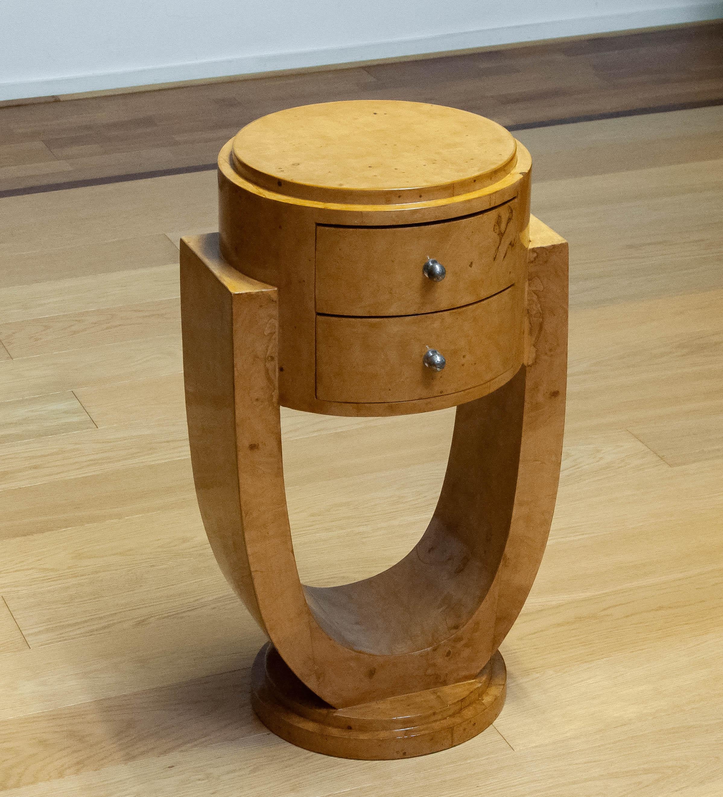 Round Shaped Art Deco Pedestal / Side Table / Night Stand In Poplar Burl In Good Condition In Silvolde, Gelderland