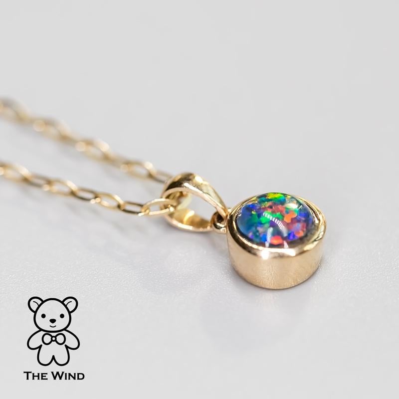 Collier d'opales australiennes triples de forme ronde en or jaune 14 carats Neuf - En vente à Suwanee, GA