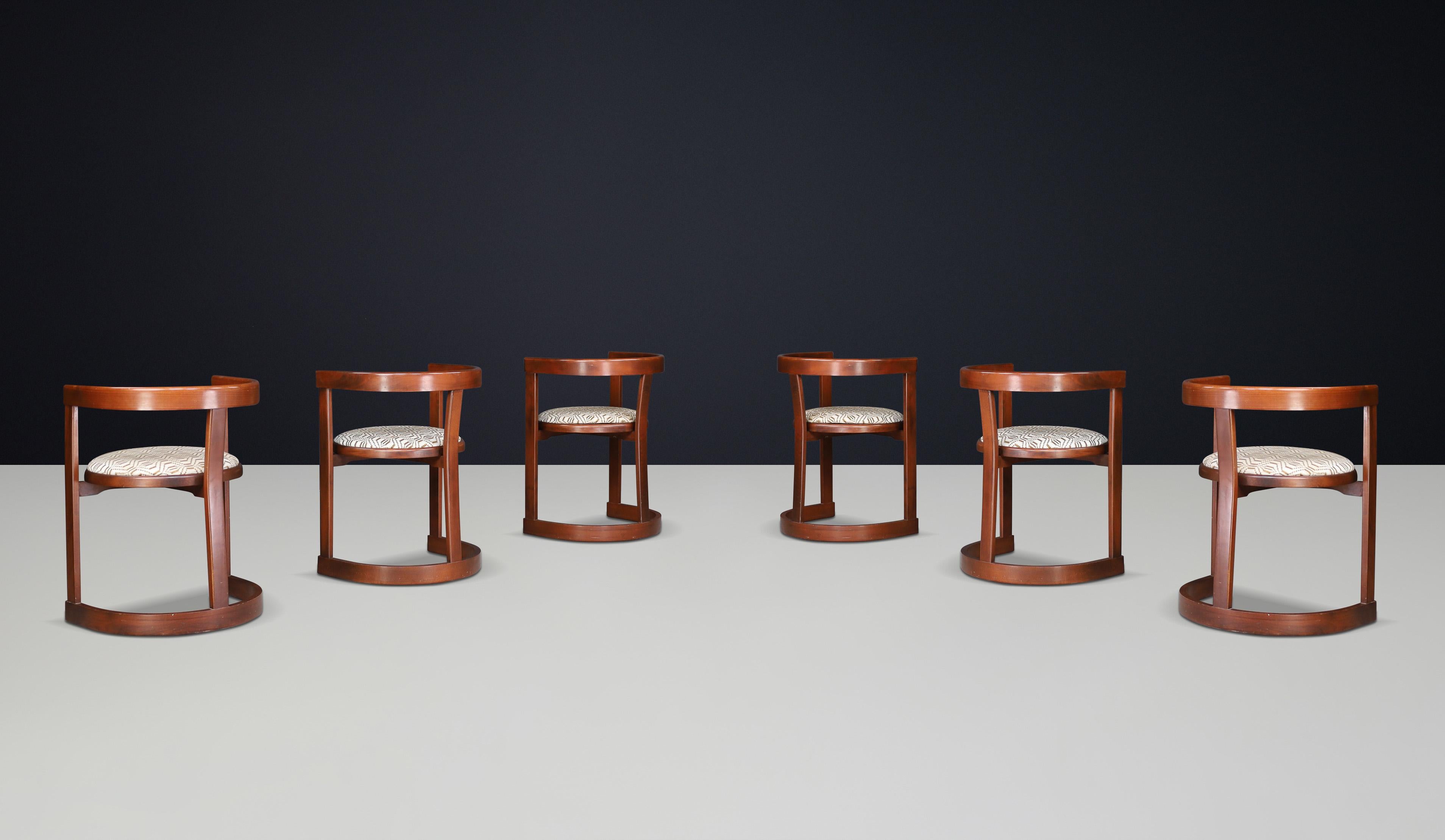 Round-Shaped Dining Room Chairs in Wood and Original Upholstery, Italy, 1960s In Good Condition For Sale In Almelo, NL