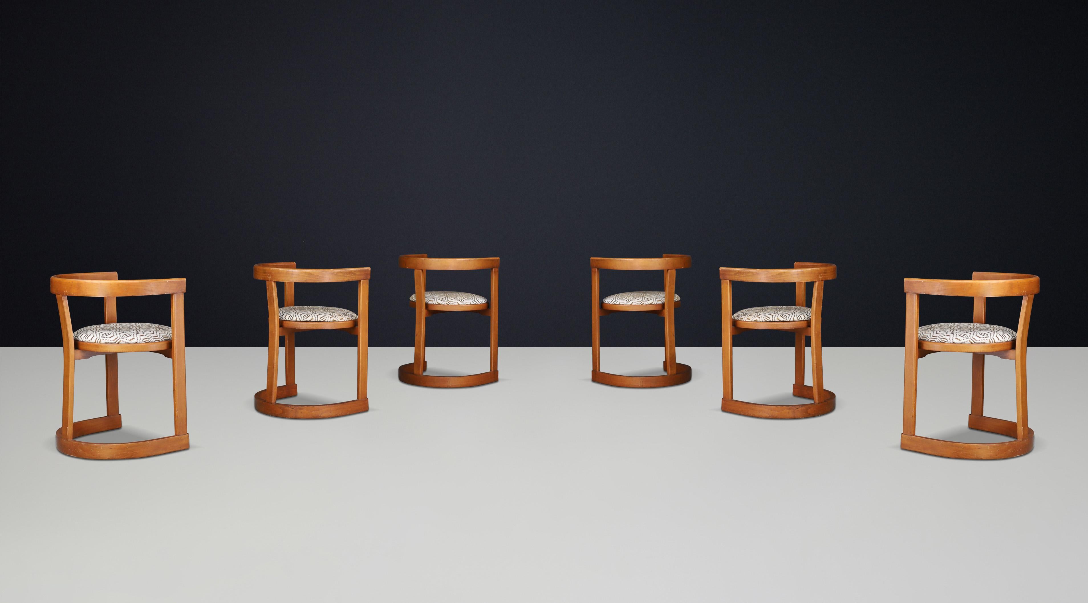 Round-Shaped Dining Room Chairs in Wood and Original Upholstery, Italy, 1960s For Sale 1
