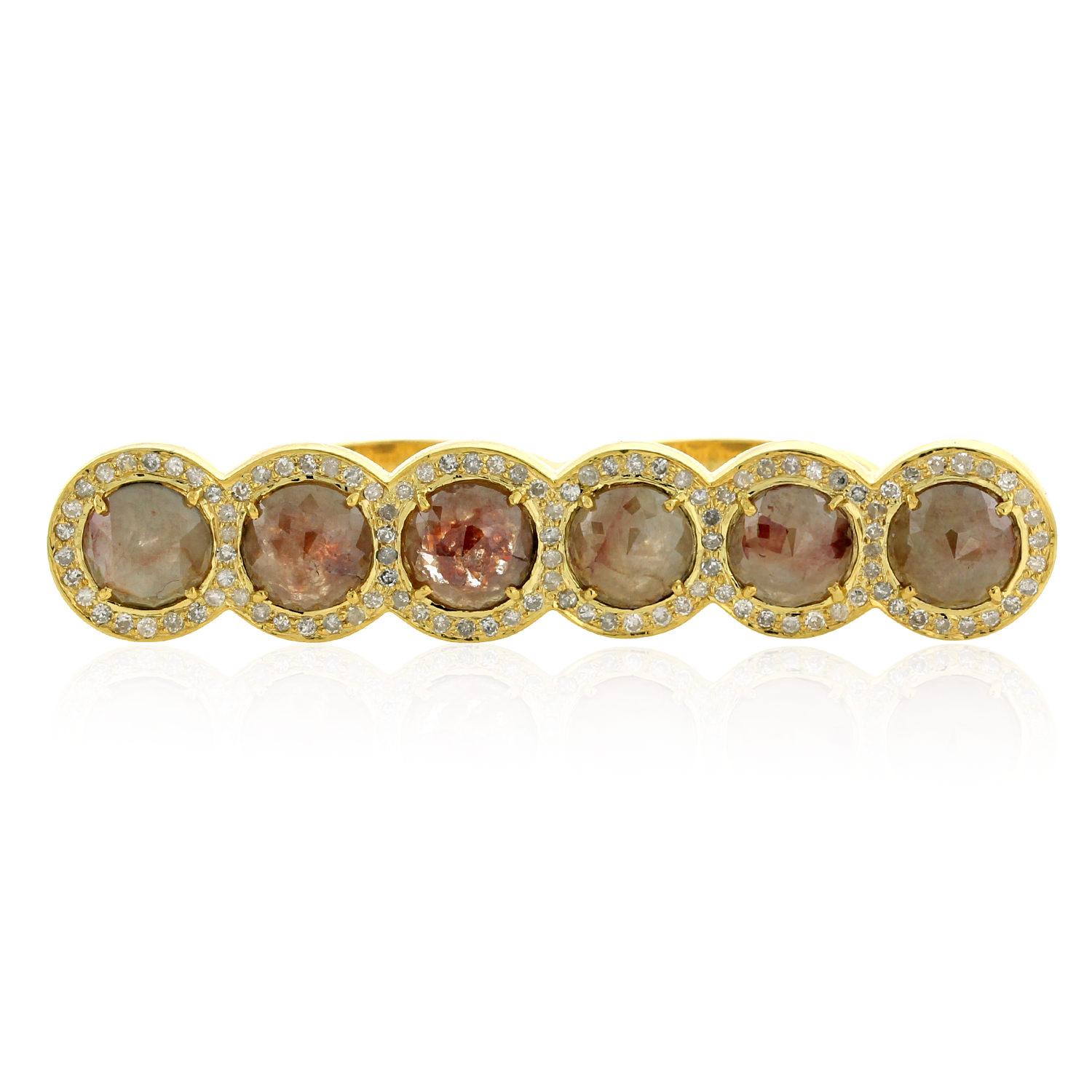 Round Shaped Ice Diamonds Two Finger Ring with Pave Diamonds in 18k Yellow Gold In New Condition For Sale In New York, NY