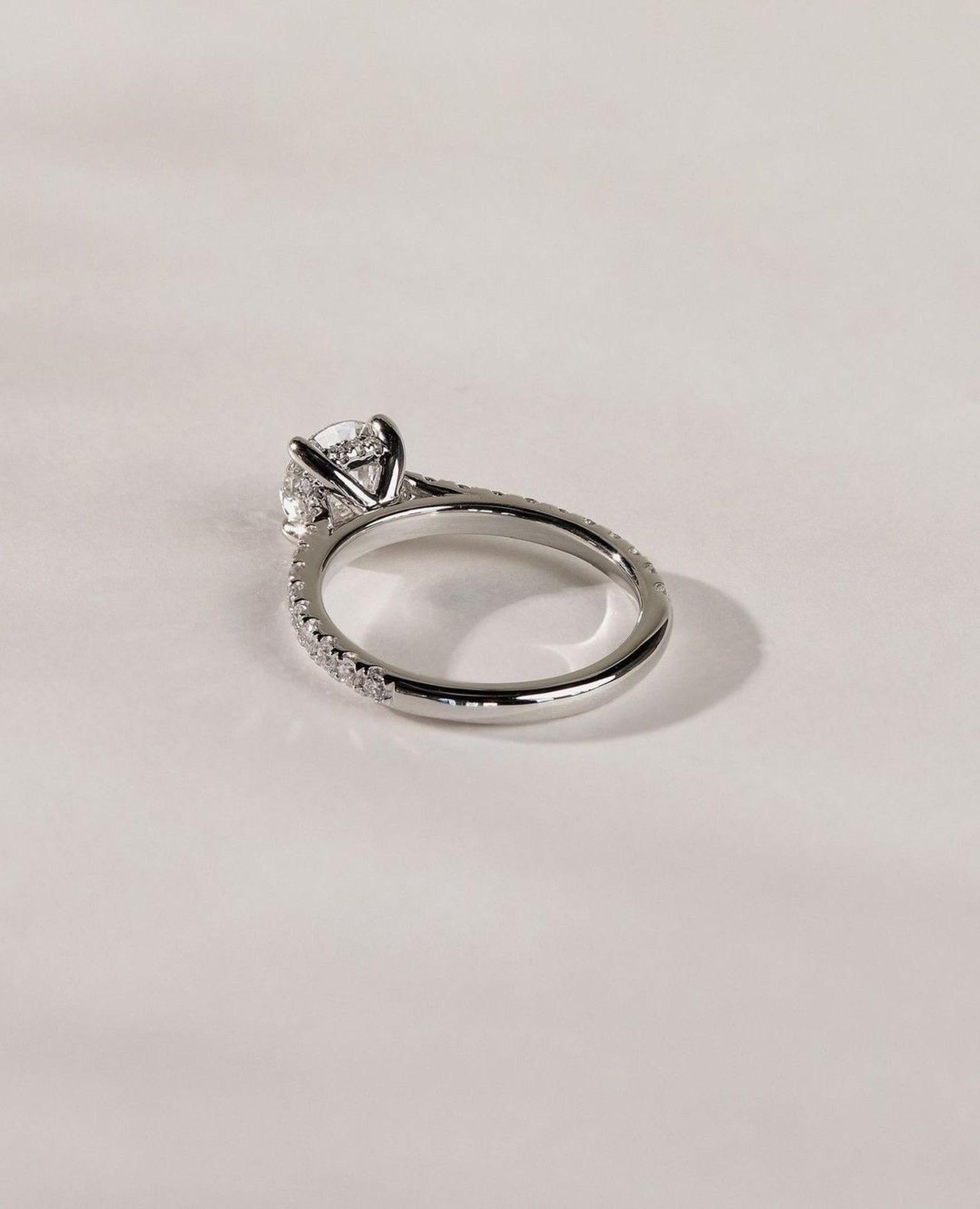 Rund geformt  Moissanit Verlobungsring 925 Sterling Silber Hidden Halo Ring. 1